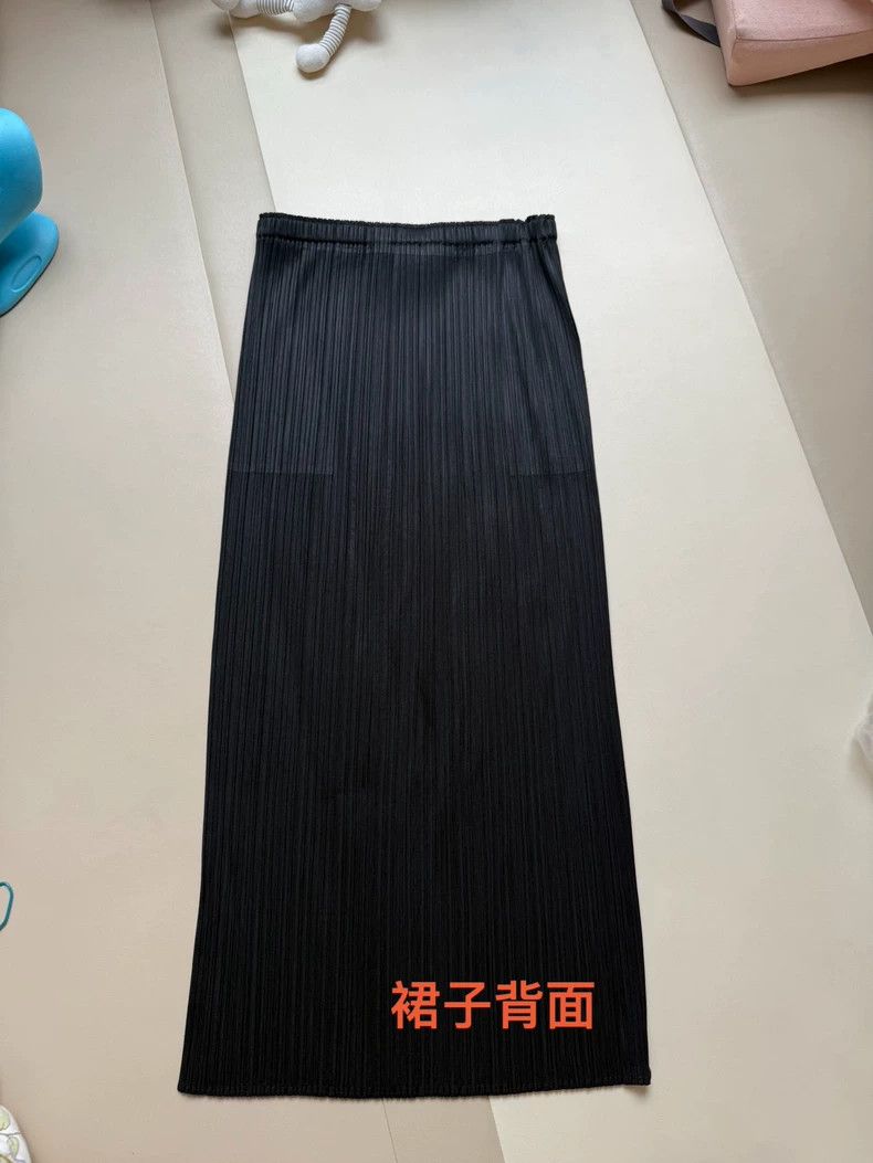 Issey Miyake Issey Miyake size:4 Black pleated basic straight skirt and Size 31" - 4 Thumbnail
