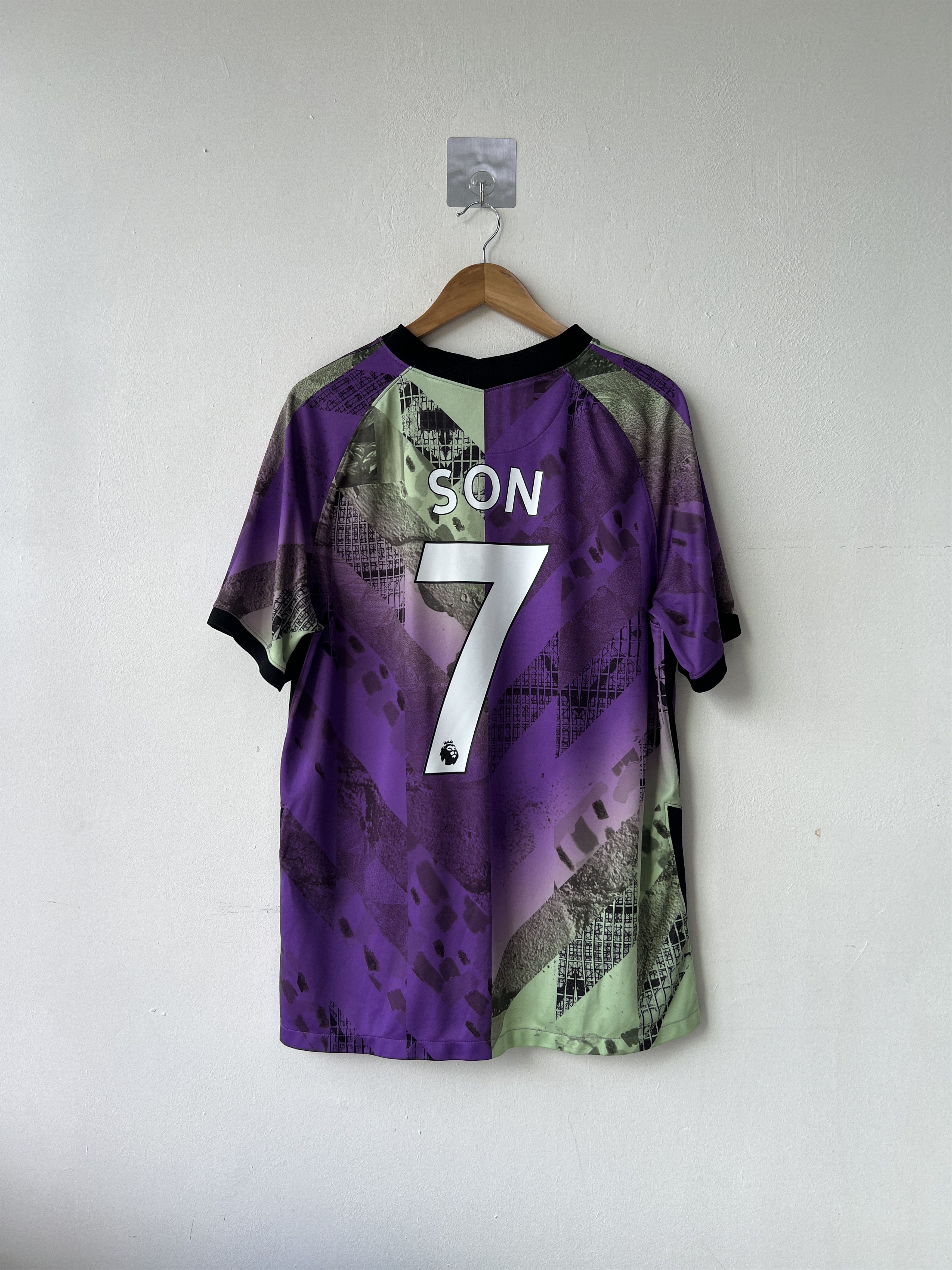Nike (XL) Tottenham Spurs 2021-22 Third Kit Son #7 Size US XL / EU 56 / 4 - 1 Thumbnail