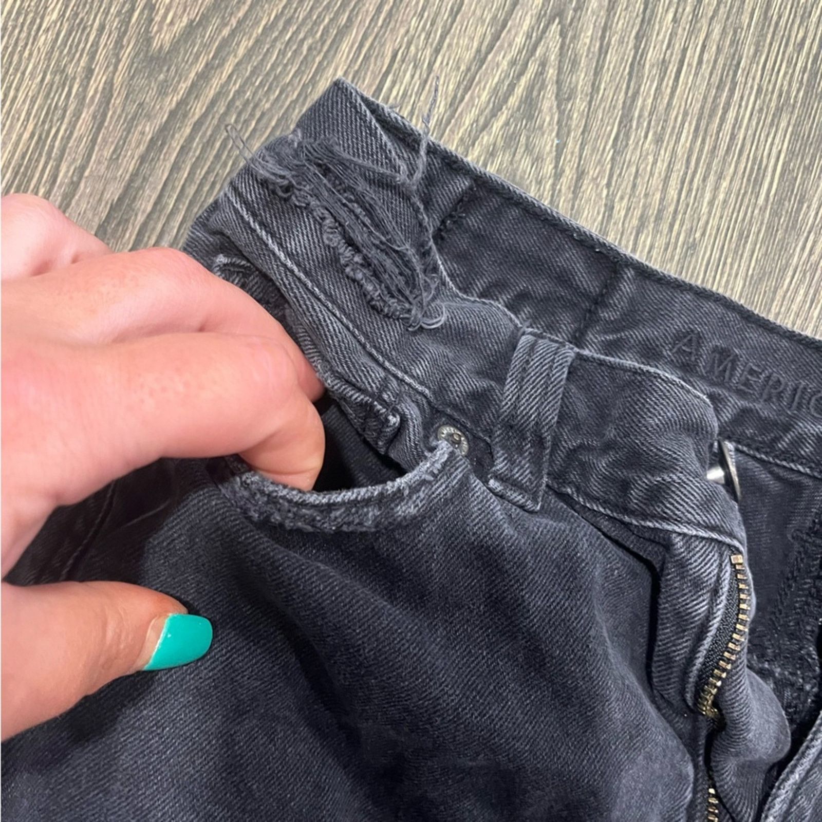 American Eagle Outfitters American Eagle Jean Shorts High Rise Frayed Hem Black Size 0 Size 25" / US 0 / IT 36 - 3 Thumbnail