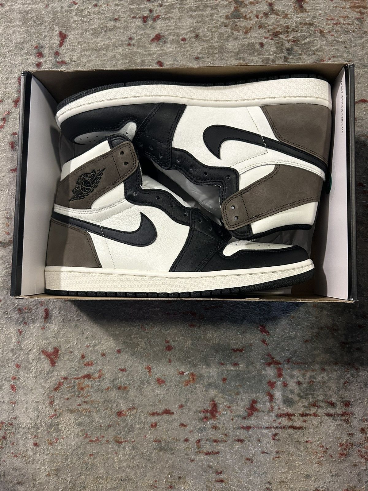 Jordan Brand 🔥 JORDAN 1 RETRO DARK MOCHA ☕️ NEW 🆕 Size US 9.5 / EU 42-43 - 2 Thumbnail