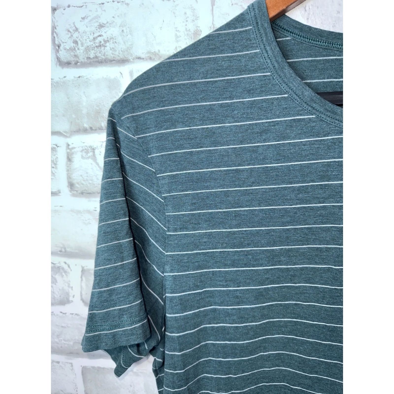 Lululemon Lululemon Short Sleeve Crew Neck Green Striped T Shirt Mens M Athletic Activewear Size US M / EU 48-50 / 2 - 6 Thumbnail