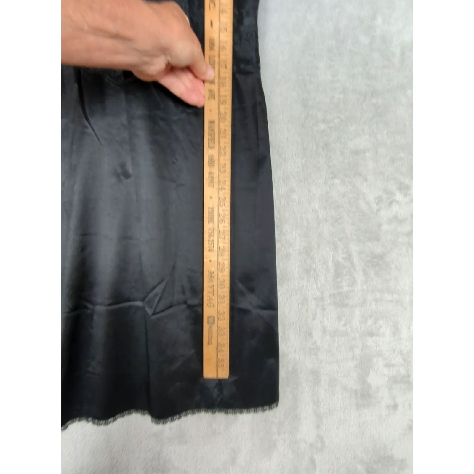 Vintage VINTAGE Vanity Fair Slip Dress Nightgown Black 38 Knee Length Lace Bodice Strap Adjustable Sleeveless Sweetheart Neckline Party/Cocktail Womens Size XS / US 0-2 / IT 36-38 - 7 Thumbnail