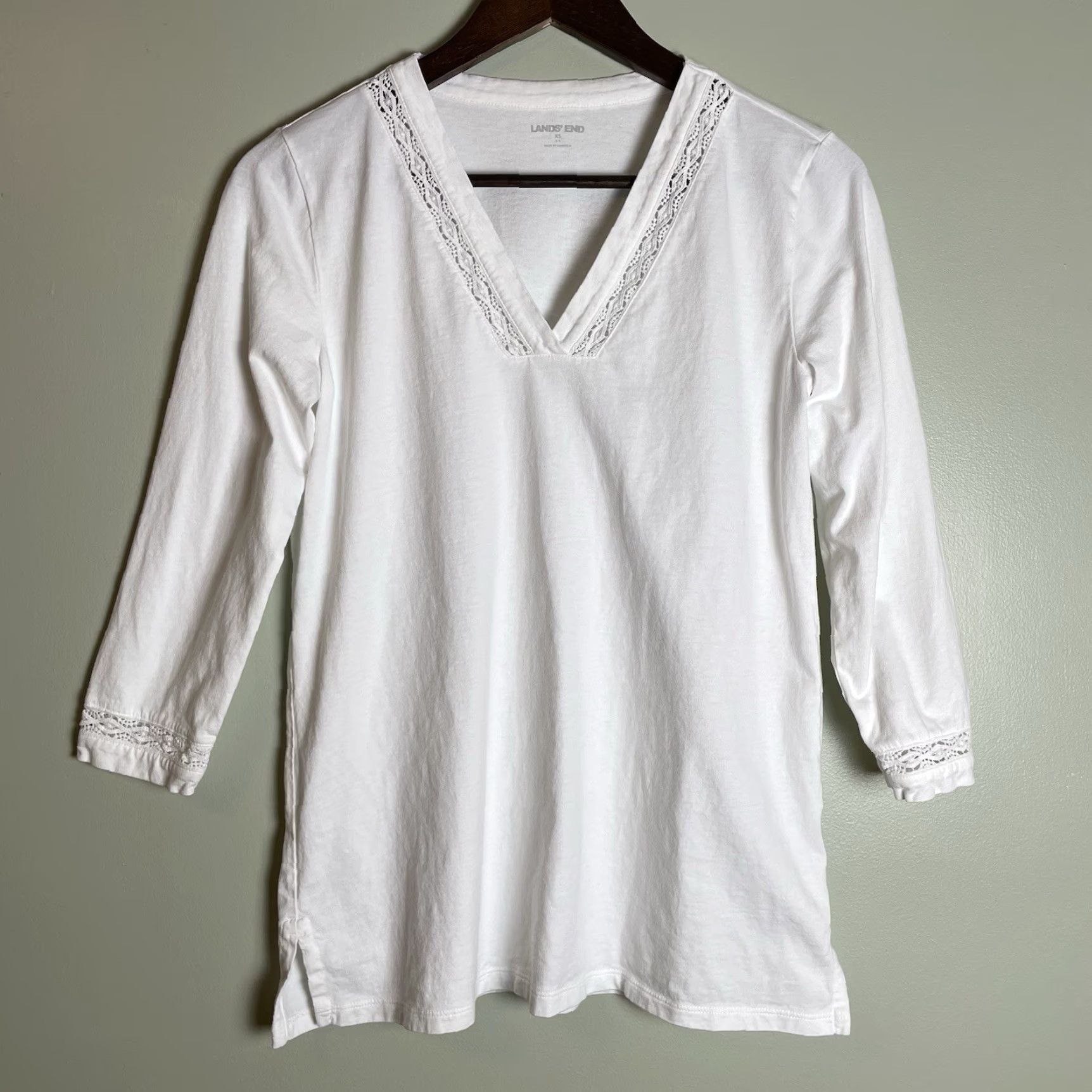 Lands' End Lands' End Women's Blouse 3/4 Sleeve V-Neck Lace Trim Tunic XS White BoHo Beach Preppy Size XS / US 0-2 / IT 36-38 - 3 Thumbnail