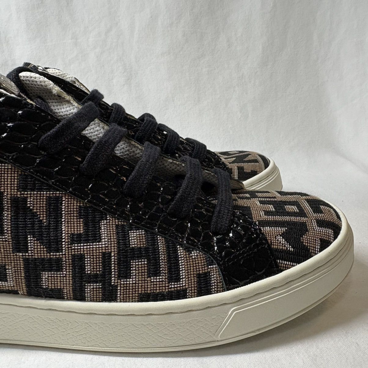 Longchamp AUTHENTIC Longchamp Sneakers Size US 8 / IT 38 - 8 Thumbnail