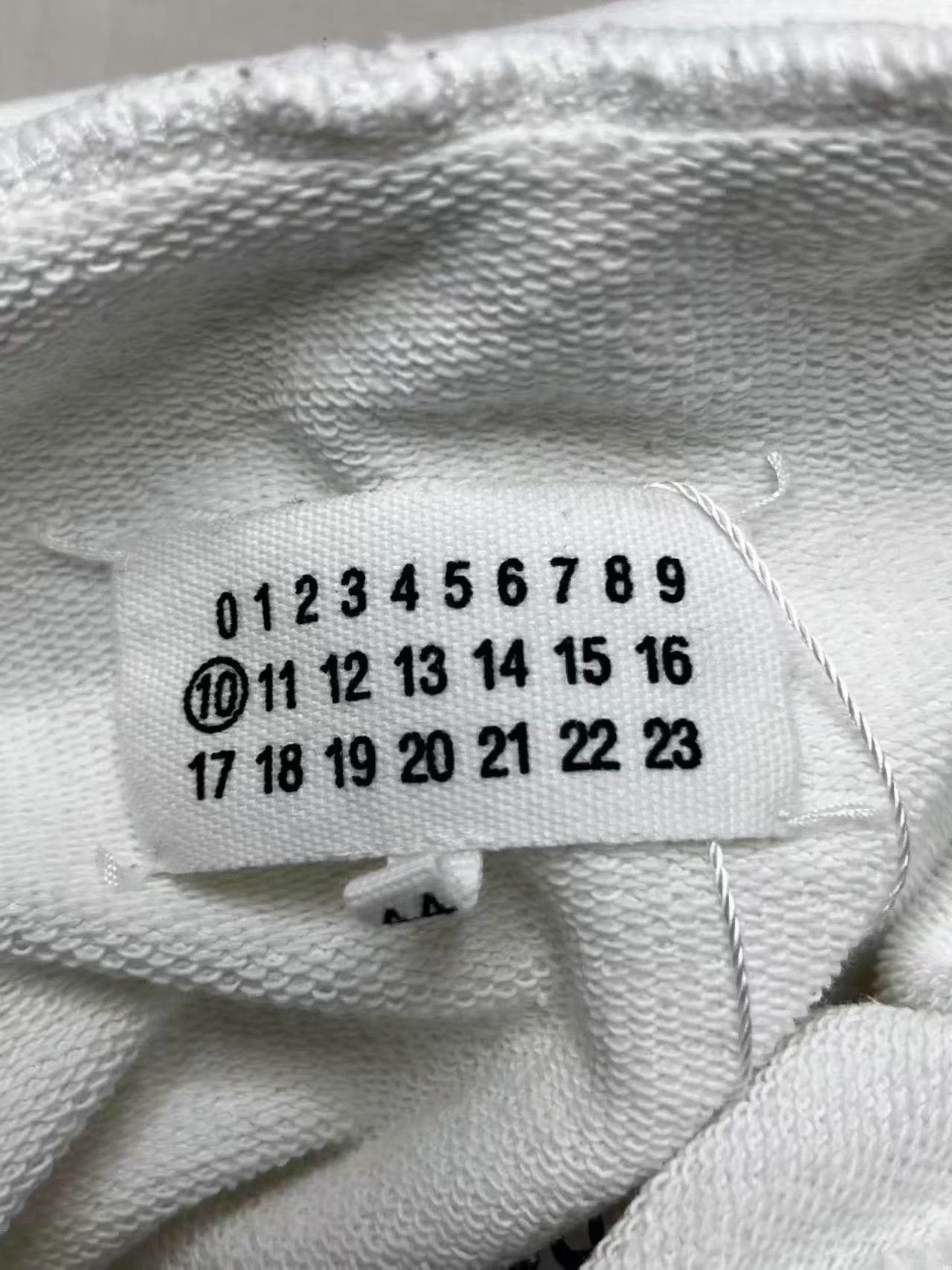 Maison Margiela Maison Margiela White 0-23 Red Embroidered Hoodie Size US S / EU 44-46 / 1 - 5 Thumbnail