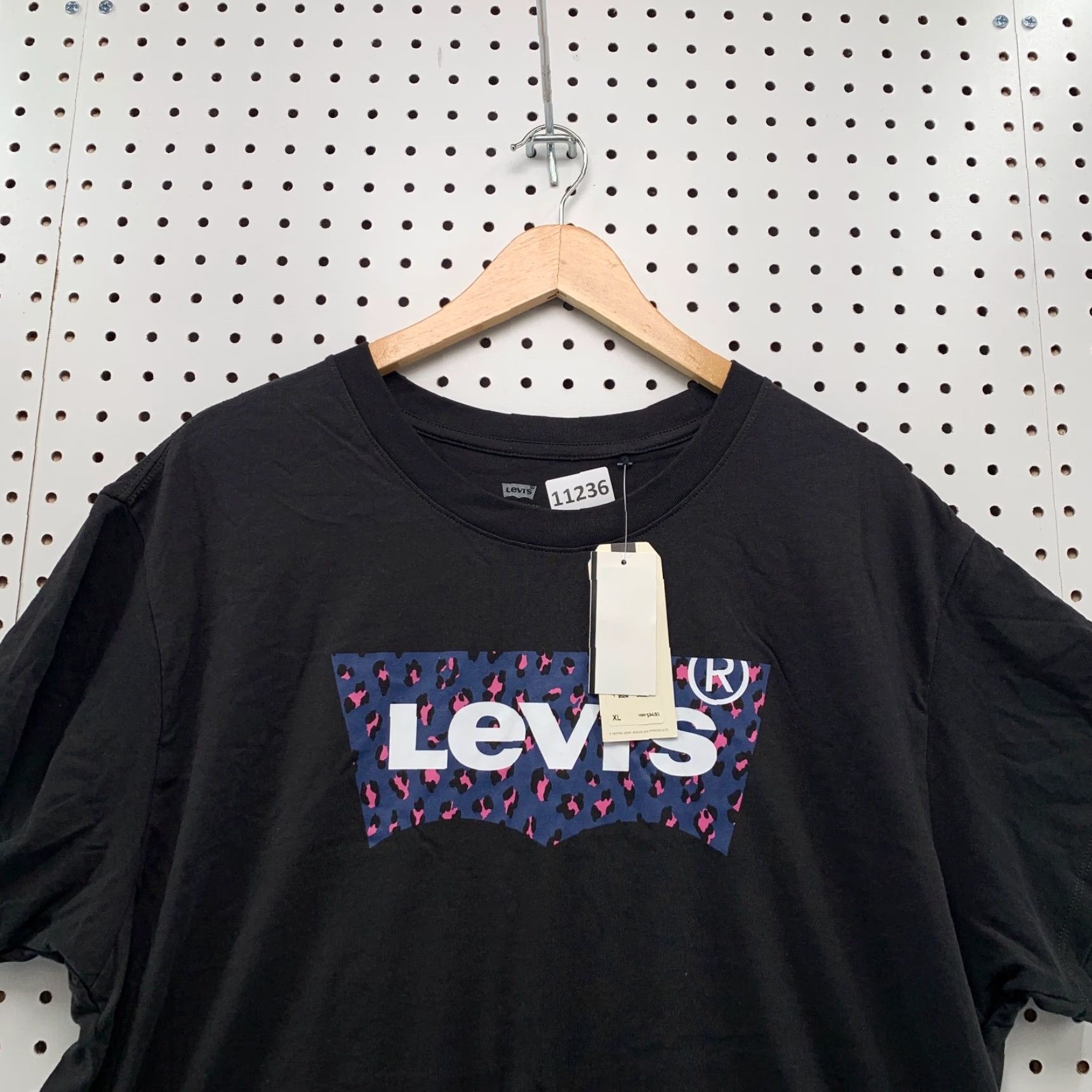 Levi's VINTAGE Levi's Shirt Womens XL Black Leopard Print Classic NWT T-Shirt Size XL / US 12-14 / IT 48-50 - 2 Thumbnail