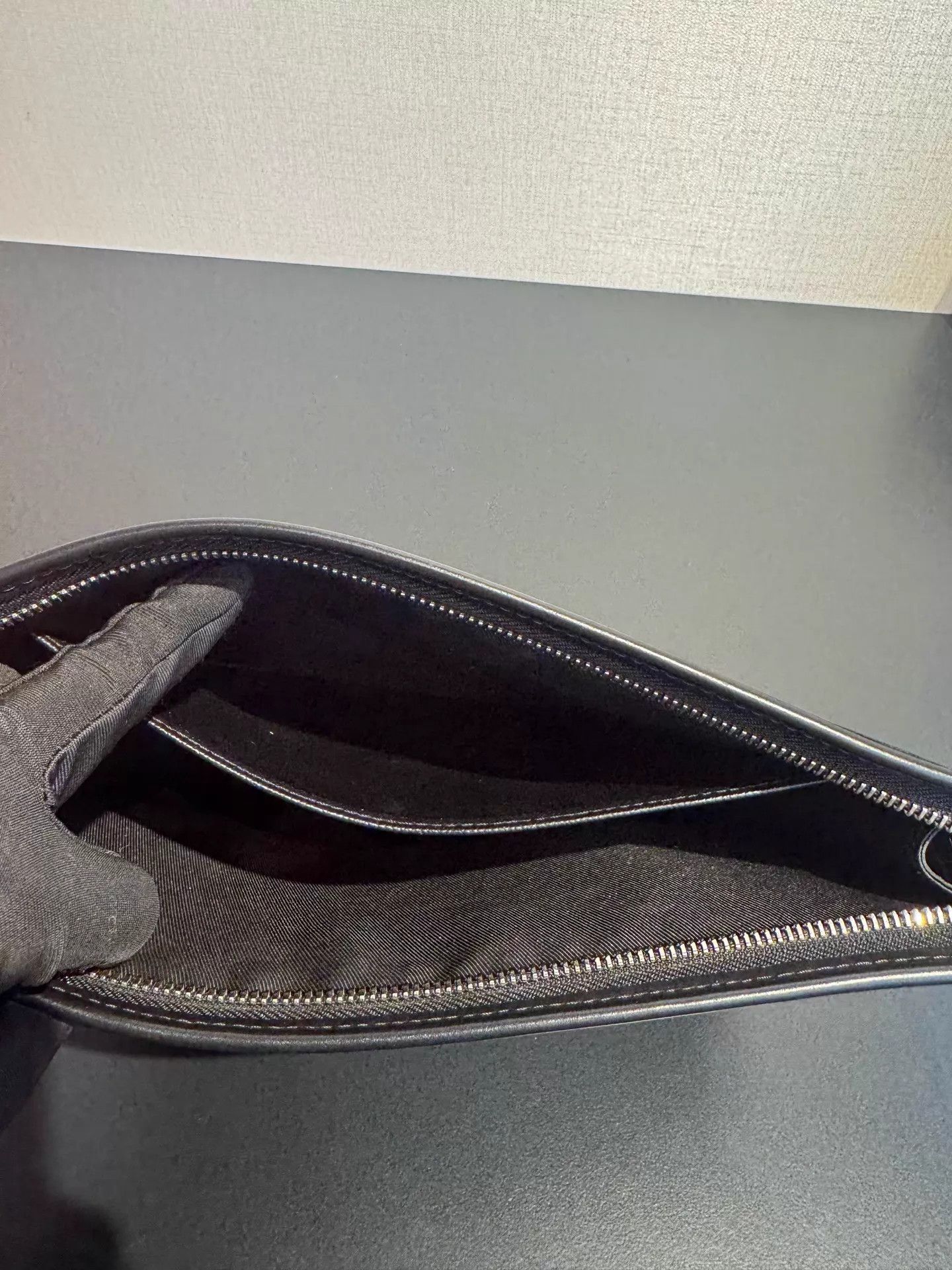 Louis Vuitton LV Pochette Voyage Black Monogram Almost New Size ONE SIZE - 5 Thumbnail