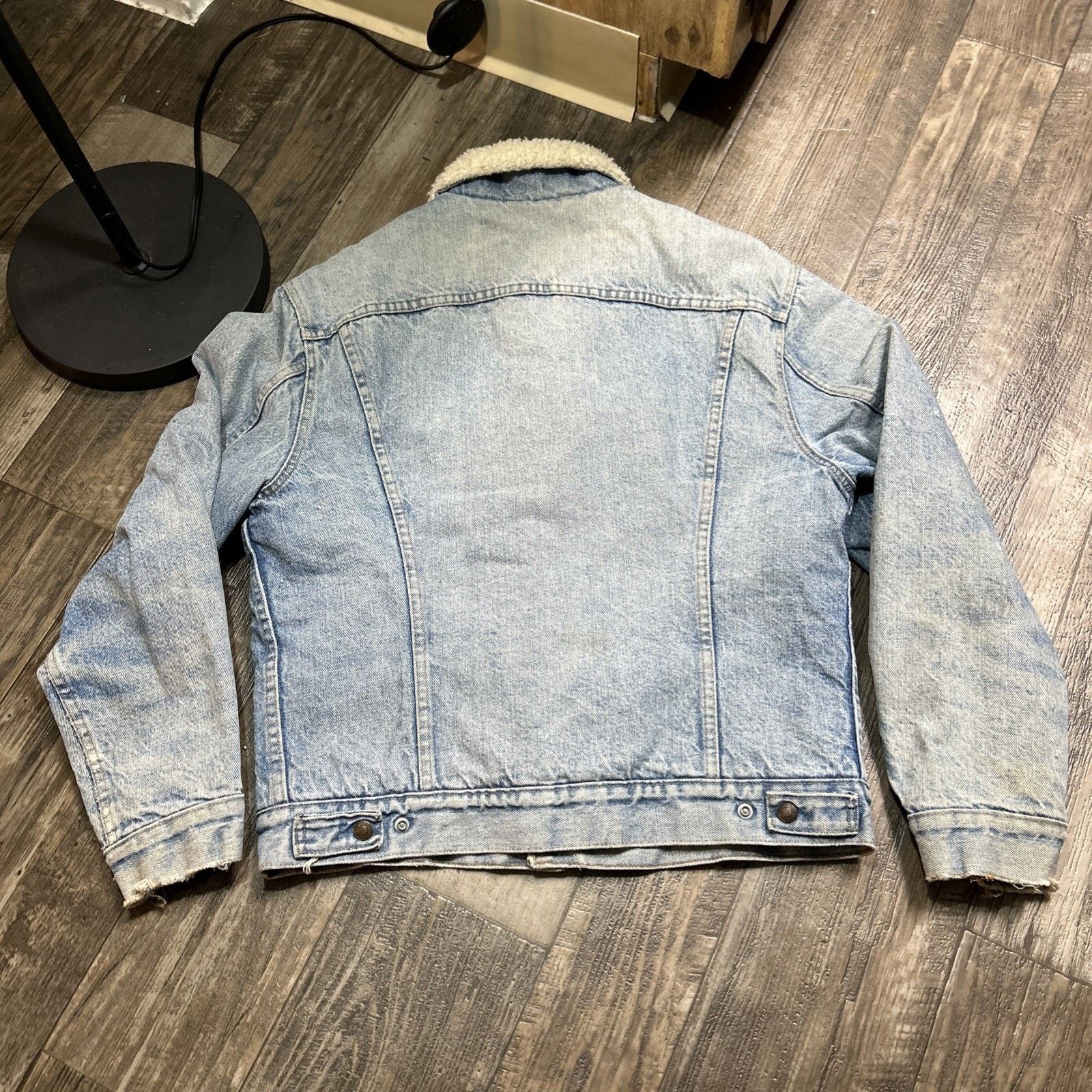 Levi's Vintage Levi’s Sherpa Lined Denim Trucker Jacket Size 42 Size US L / EU 52-54 / 3 - 6 Thumbnail