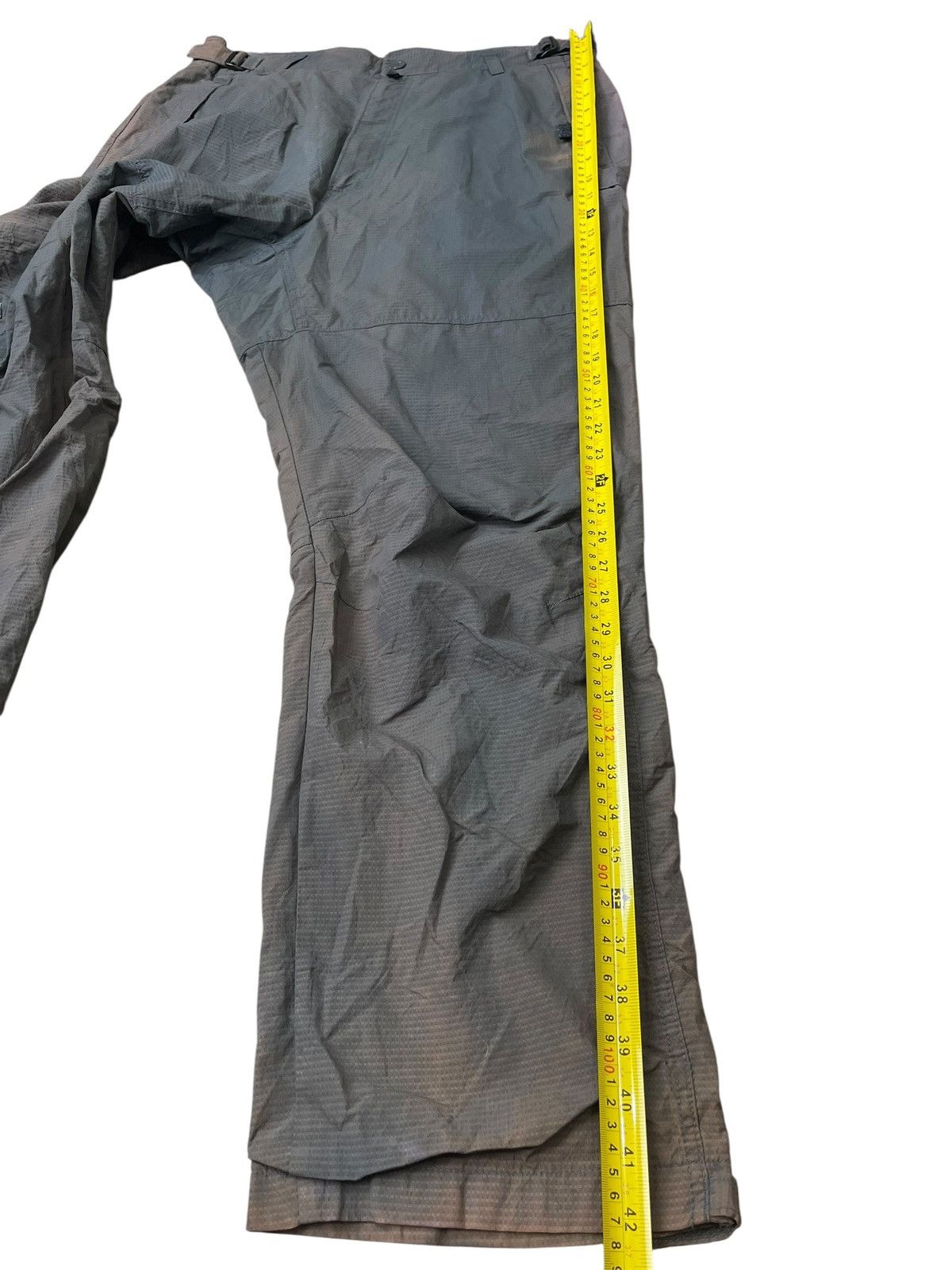 Columbia Vintage Columbia Track Hiking Pant Faded Nylon Size US 35 - 9 Thumbnail