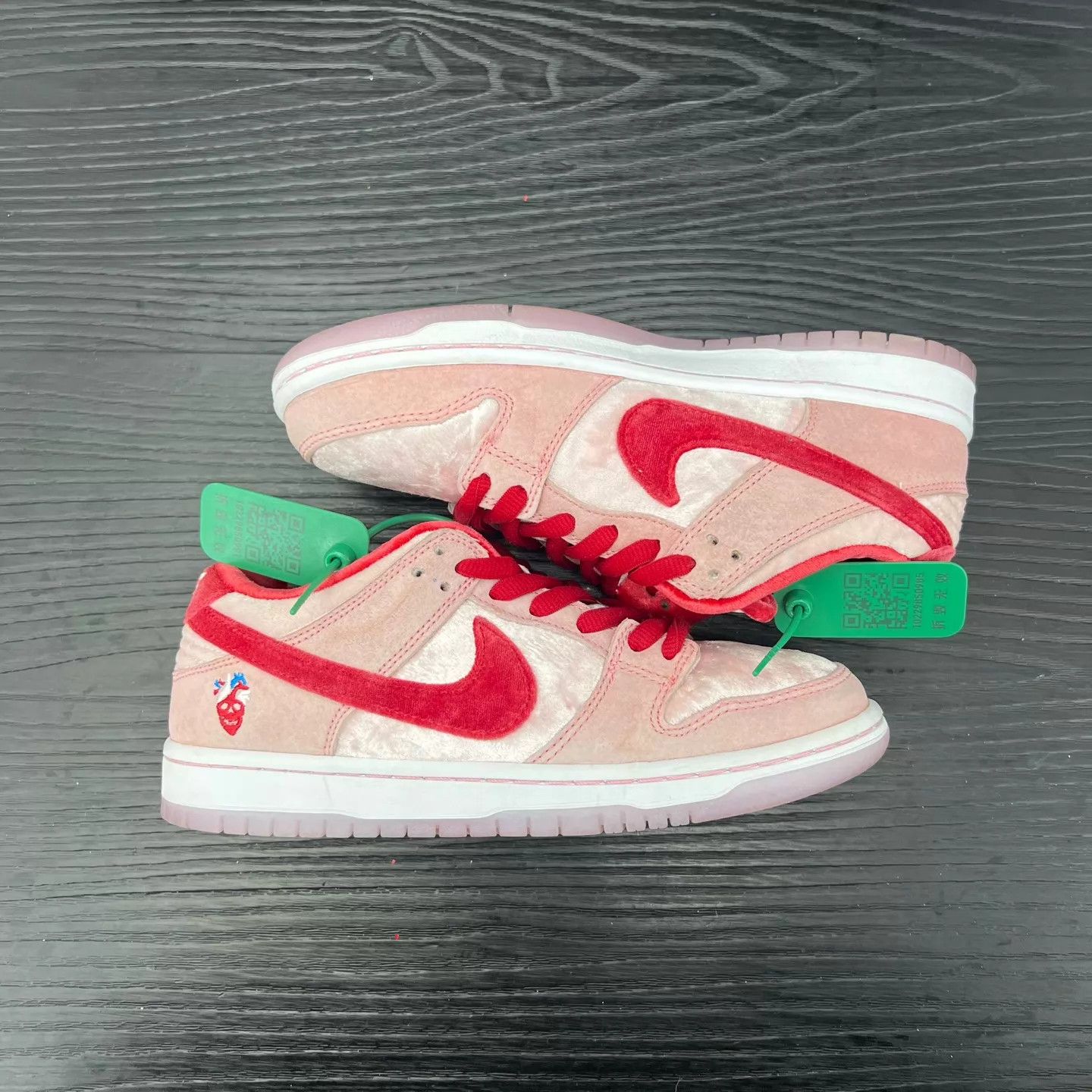 Nike Nike Dunk SB Low Pro Valentines 38 99 New Box & Accs Size US 7.5 / IT 37.5 - 3 Thumbnail