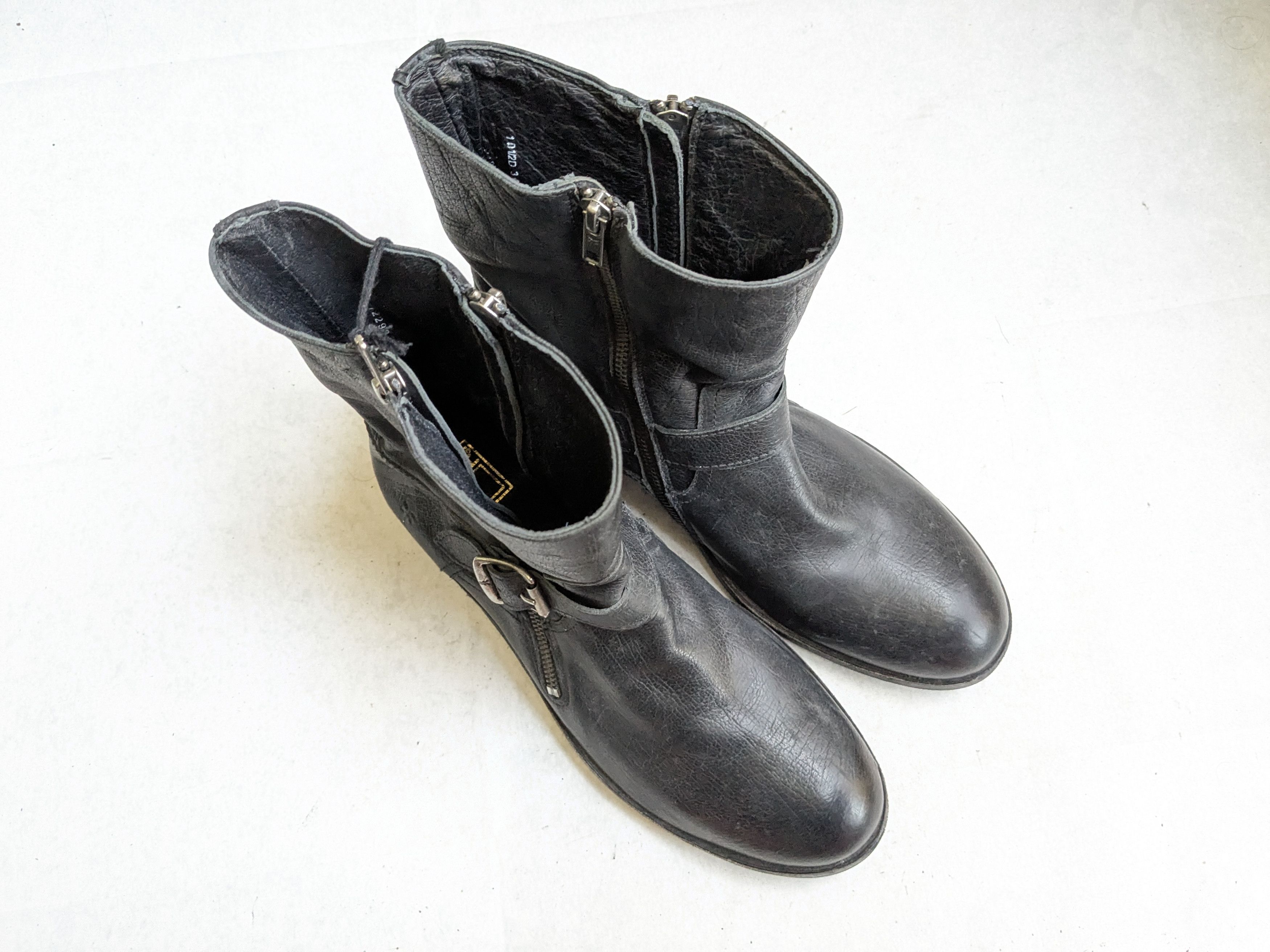 Frye Frye Engineer Boots Black Leather 10.5 M Leather Buckle Size US 10.5 / EU 43-44 - 4 Thumbnail