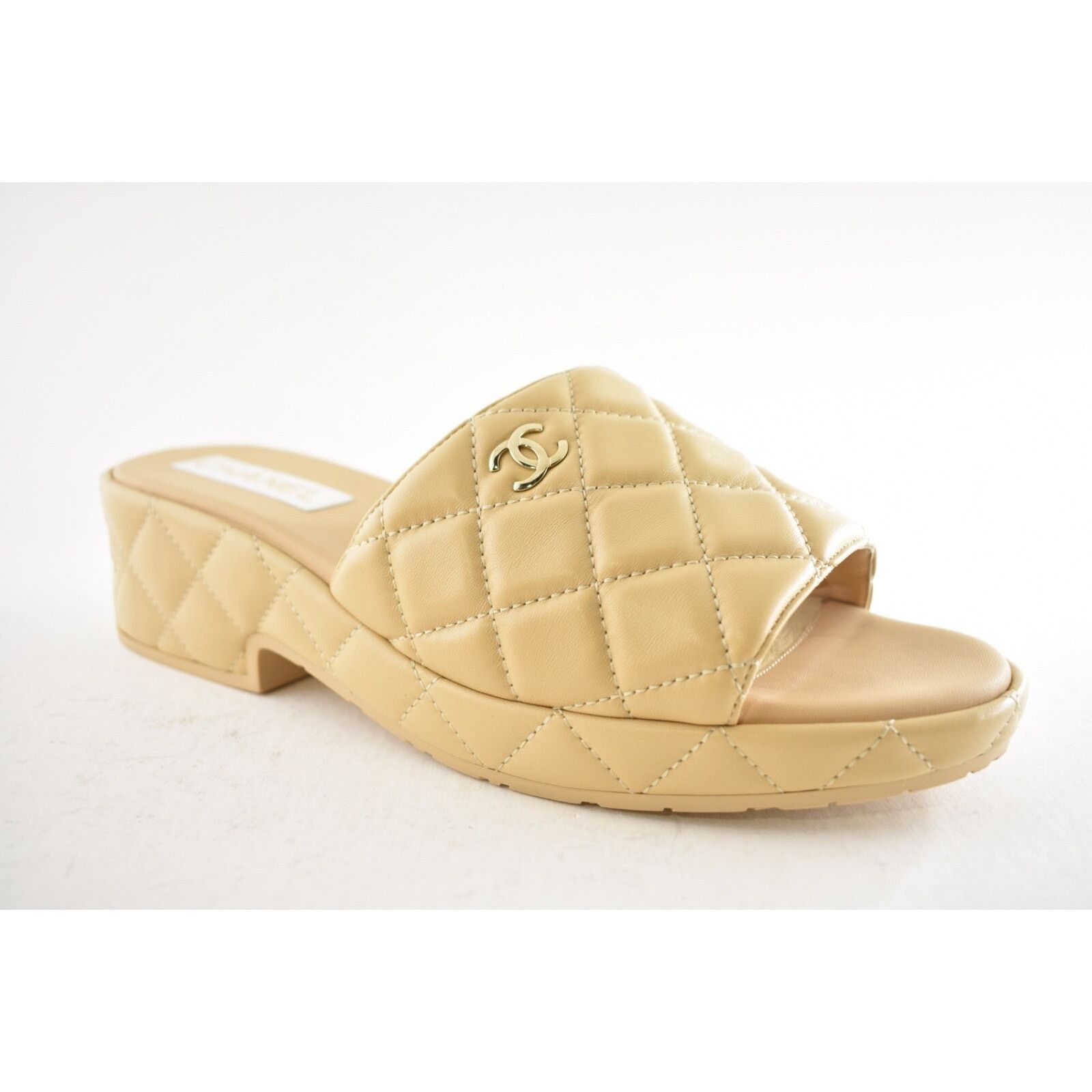 Chanel Chanel 23C Beige Lambskin Leather Quilted CC Logo Size US 12 / IT 42 - 2 Thumbnail