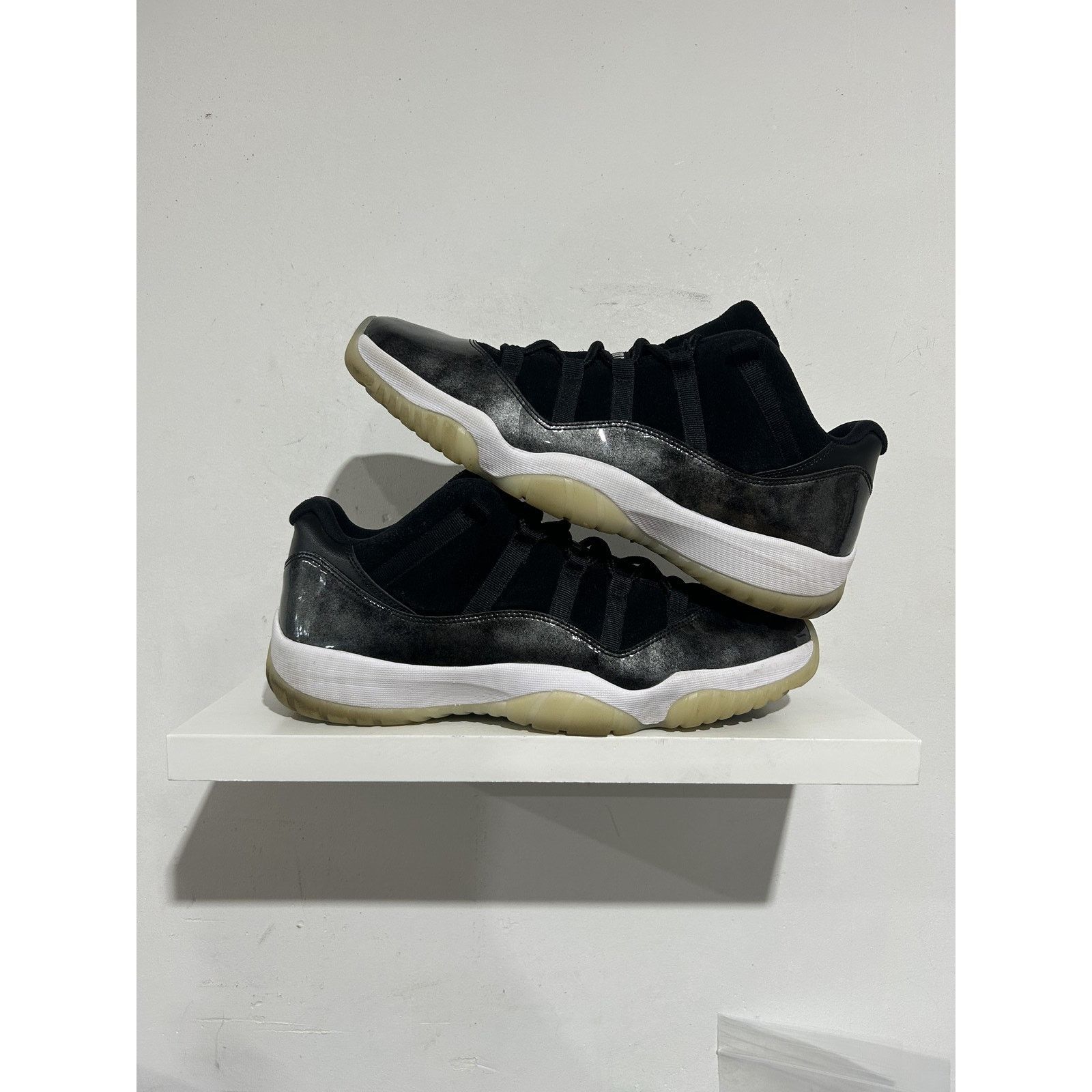 Jordan Brand JORDAN 11 LOW BARRON SIZE 13 PREOWNED Size US 13 / EU 46 - 1 Thumbnail