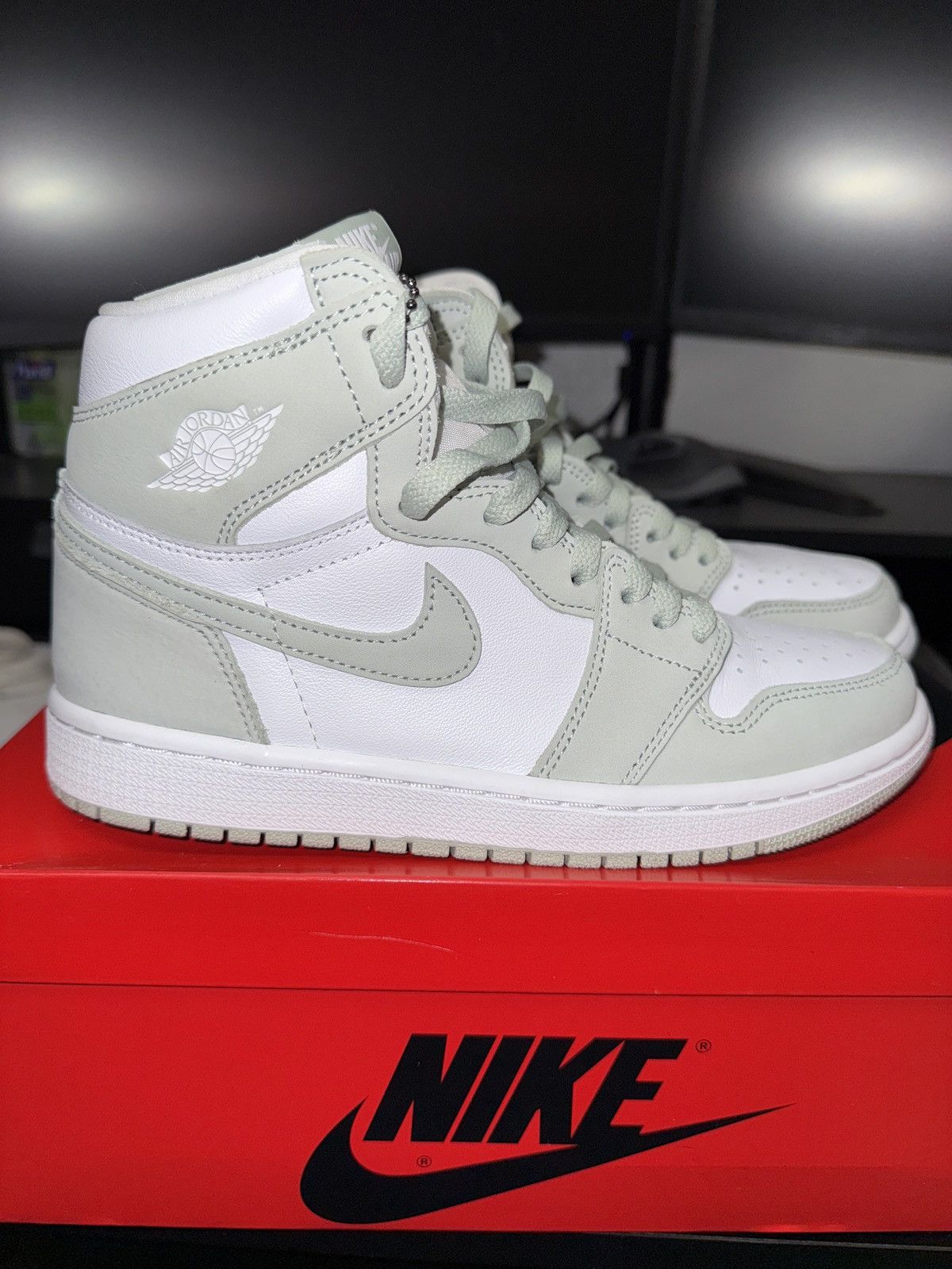 Nike Nike Air Jordan 1 High OG Women Seafoam Size US 7.5 / IT 37.5 - 1 Thumbnail