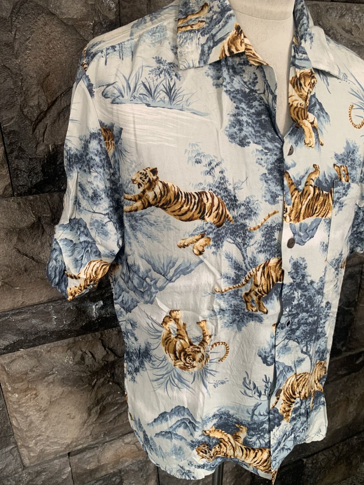 Vintage Vintage 90s Malihini Hawaii Tigers Rayon Shirt Size US M / EU 48-50 / 2 - 5 Thumbnail