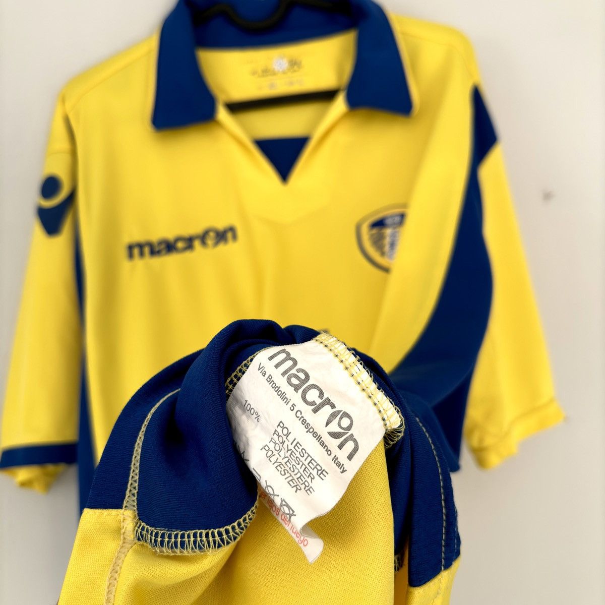 Macron × Vintage 2009 2010 Leeds United Vintage Macron Away Kit Soccer Jersey Size US L / EU 52-54 / 3 - 6 Thumbnail