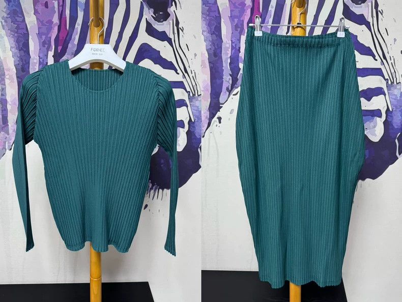 Issey Miyake Issey Miyake size:2 Green mainline pleated top Size XS / US 0-2 / IT 36-38 - 1 Thumbnail