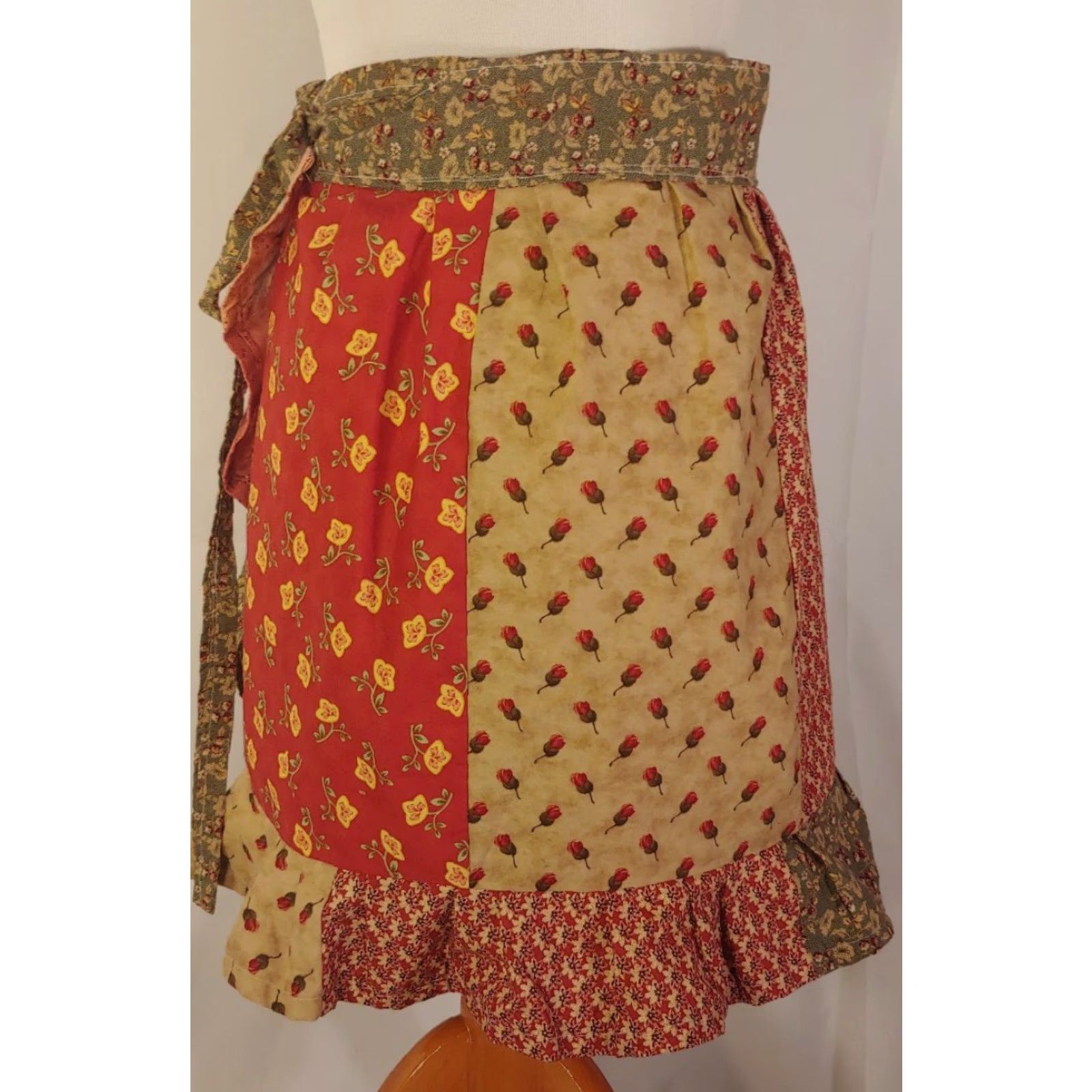 MadeMe VINTAGE Patchwork Women S-L Wrap Skirt Floral Ruffle Mini Hippie Festival Bohemian Size 28" / US 6 / IT 42 - 2 Thumbnail
