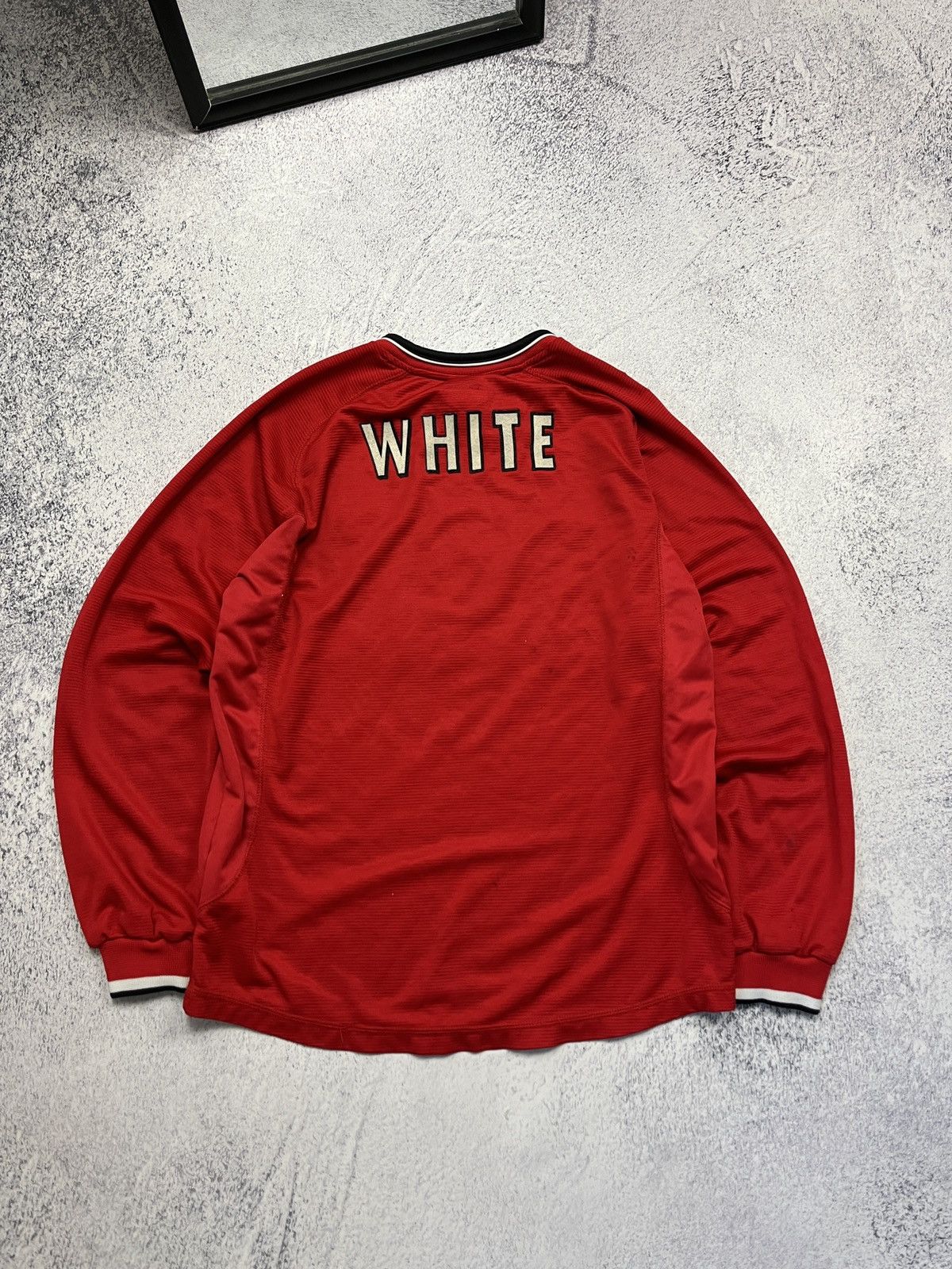 Umbro Umbro Manchester United 2000/02 Home Football Long Sleeve Size US XS / EU 42 / 0 - 14 Thumbnail
