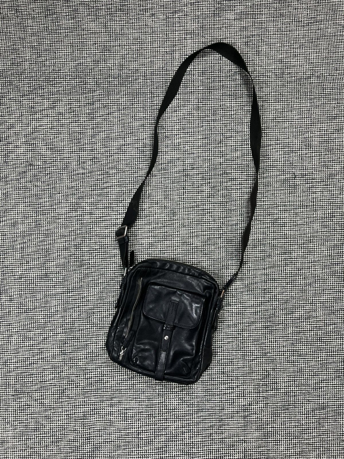 Tumi Messenger Leather Crossbody Bag Cargo in Black, Men's
