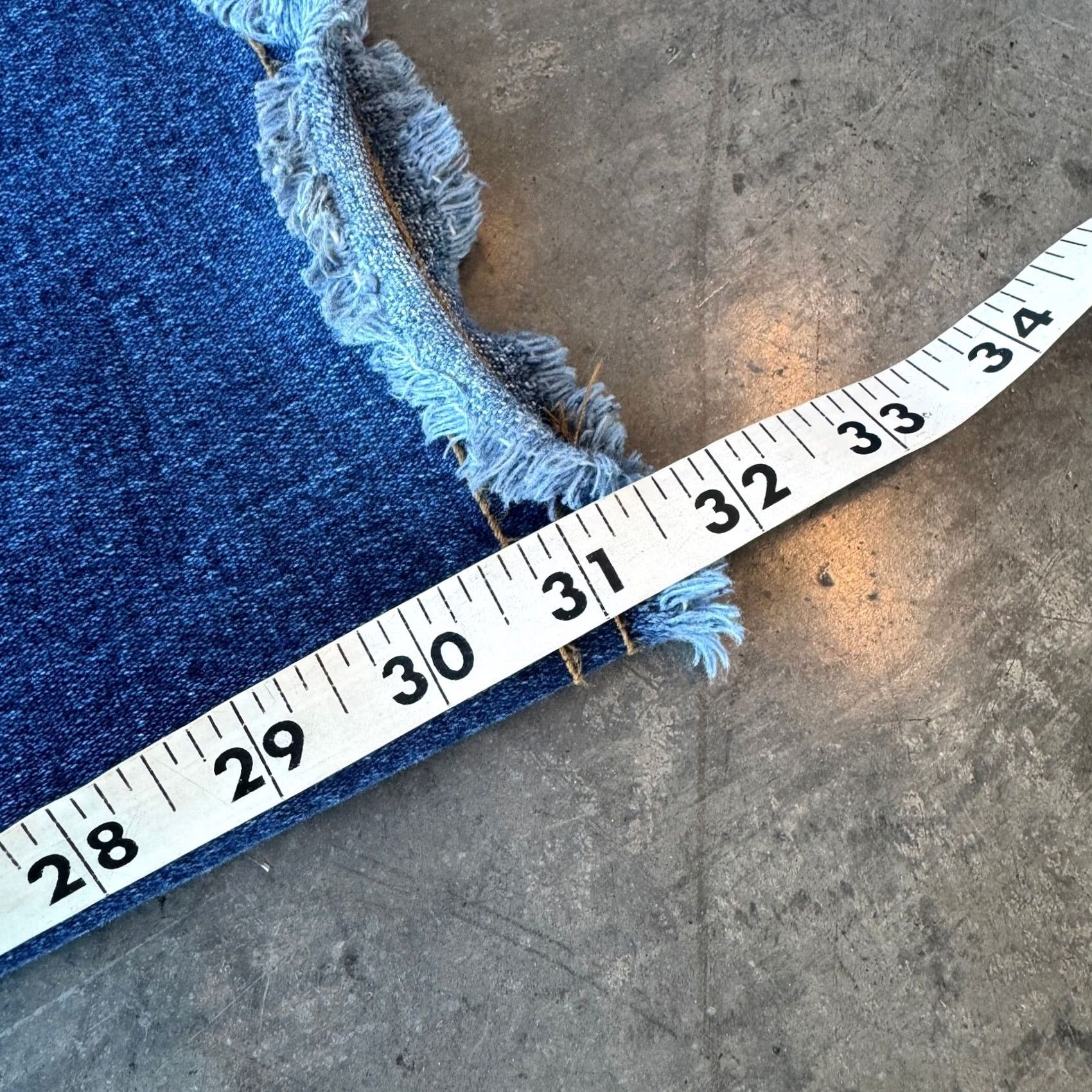 Swatch VINTAGE Y2K Watch La Dark Wash Raw Hem Wide Leg Flare Denim Jeans Women’s 29 Women’s Jeans 29 Blue Flared Wide Leg Denim Jeans Mens Womens Size 29" - 4 Thumbnail