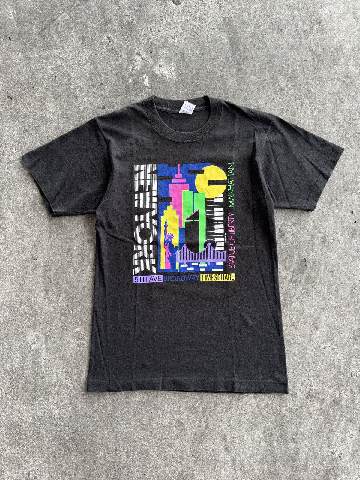 Vintage NewYork Vintage Tourist Manhattan Empire State Twin Towers Size US M / EU 48-50 / 2 - 1 Thumbnail