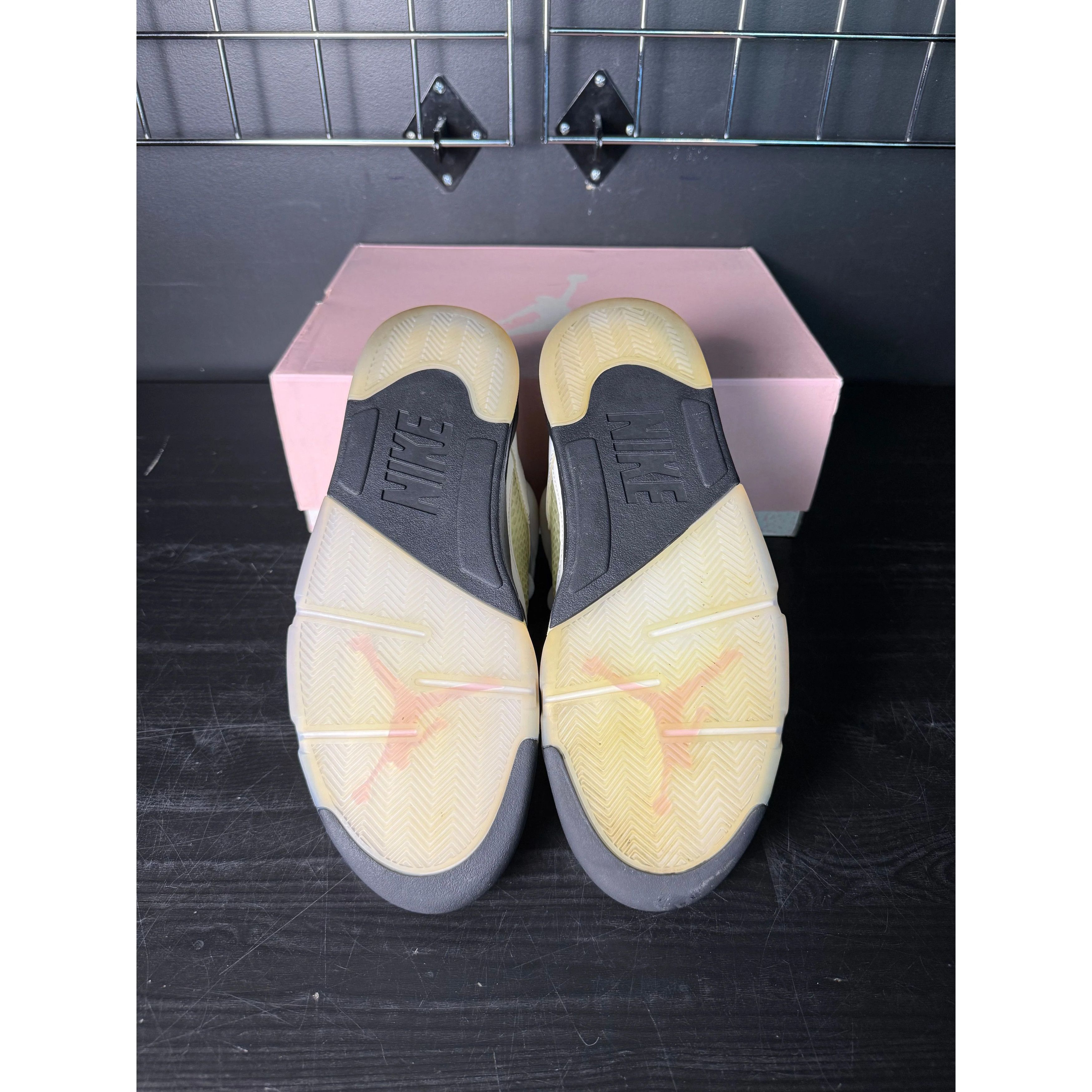 Jordan Brand Air Jordan 5 Retro "Medium Soft Pink" **PRE-OWNED** Size US 13 / EU 46 - 5 Thumbnail