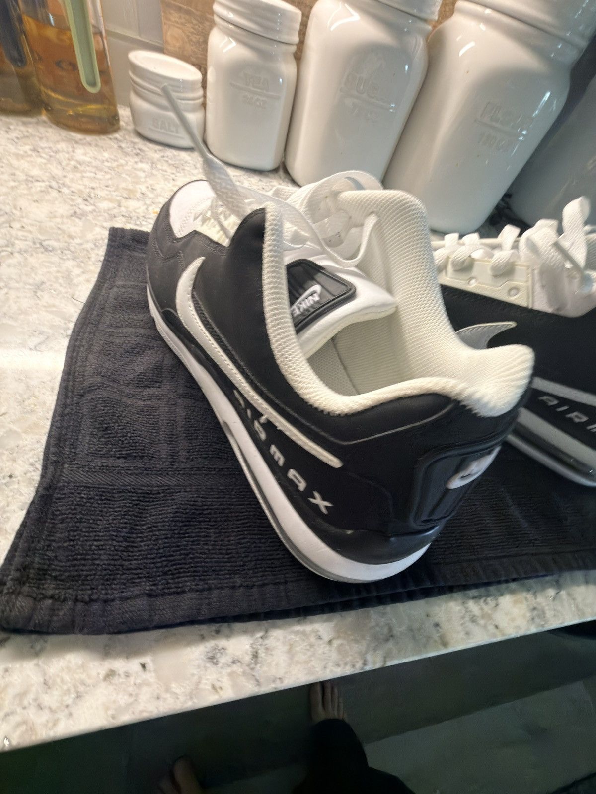 Nike Nike Airmax worn once Size US 11 / EU 44 - 4 Thumbnail