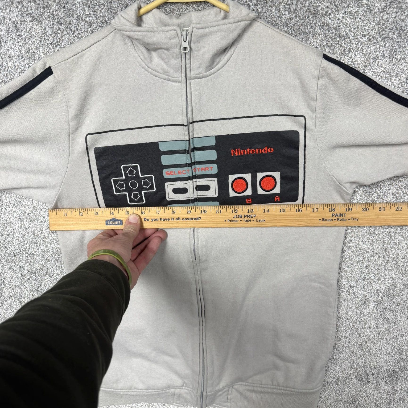 Nintendo Nintendo Sweatshirt Mens Medium Gray NES Controller Full Zip Fleece Retro Gaming - Graphic Print, Pockets, Zip Closure, 80s Geek Nerd Theme Size US M / EU 48-50 / 2 - 4 Thumbnail