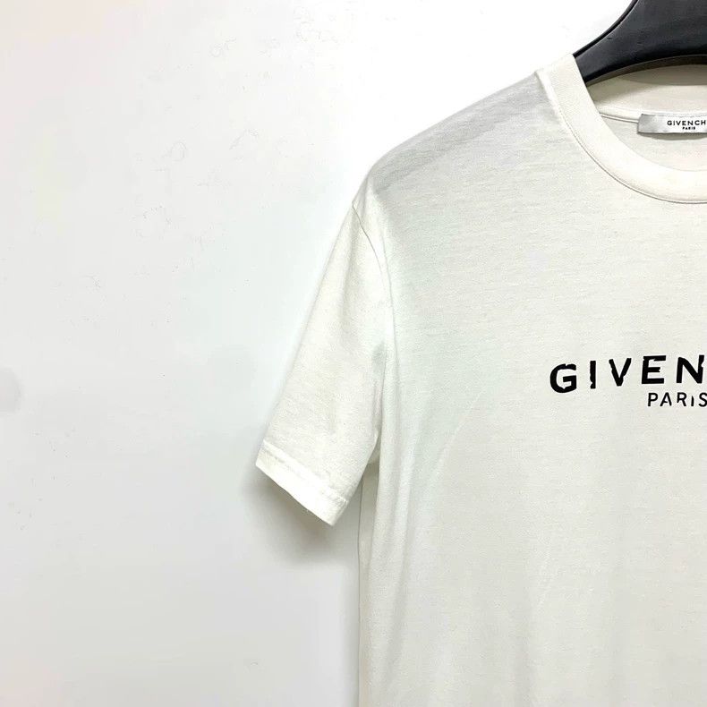 Givenchy Givenchy Chest logo short-sleeve, size S, shoulder width 5 Size US S / EU 44-46 / 1 - 5 Thumbnail