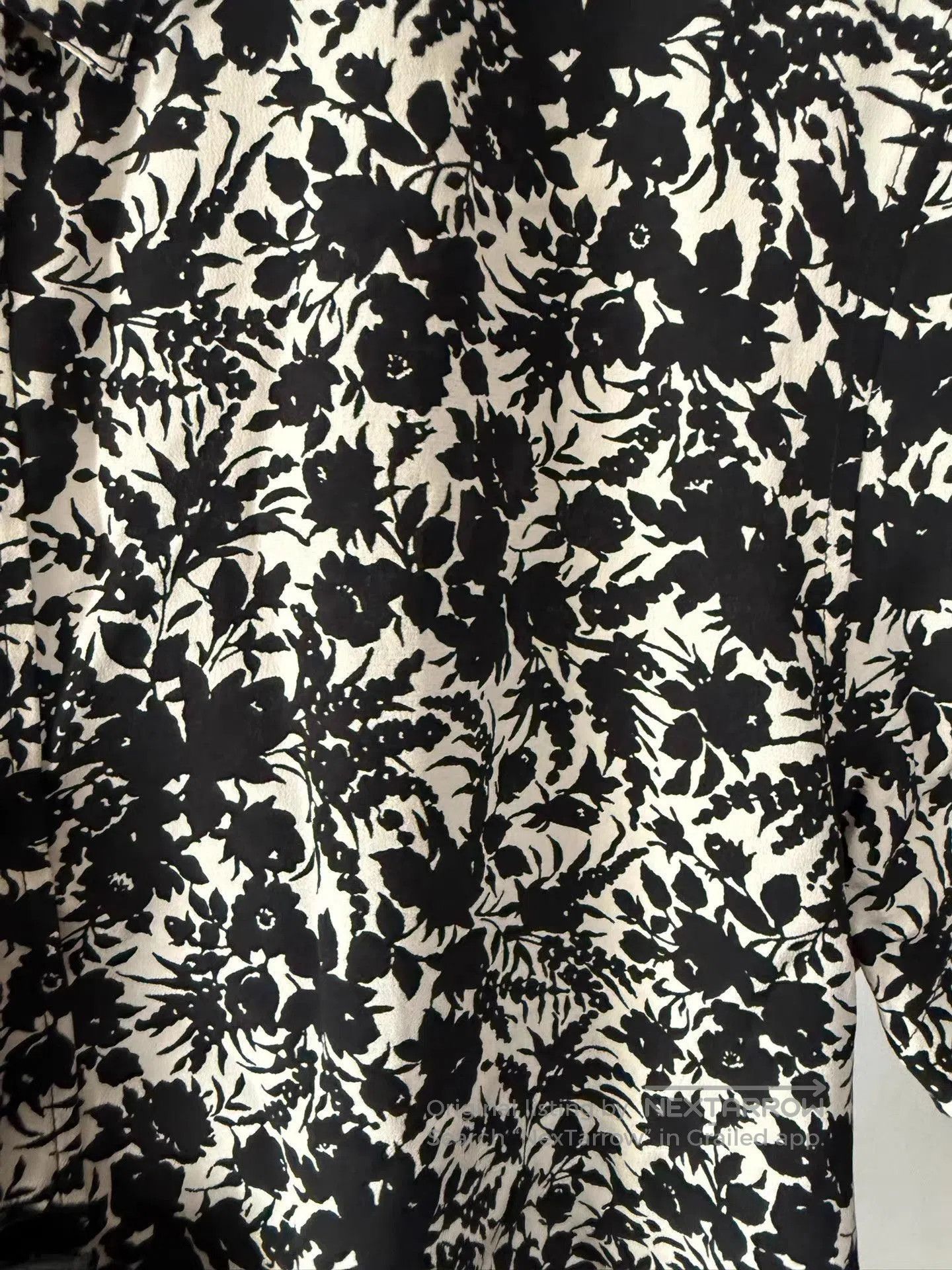 Saint Laurent Paris Floral Print Short Sleeve Button-Up Shirt. Size US S / EU 44-46 / 1 - 8 Thumbnail