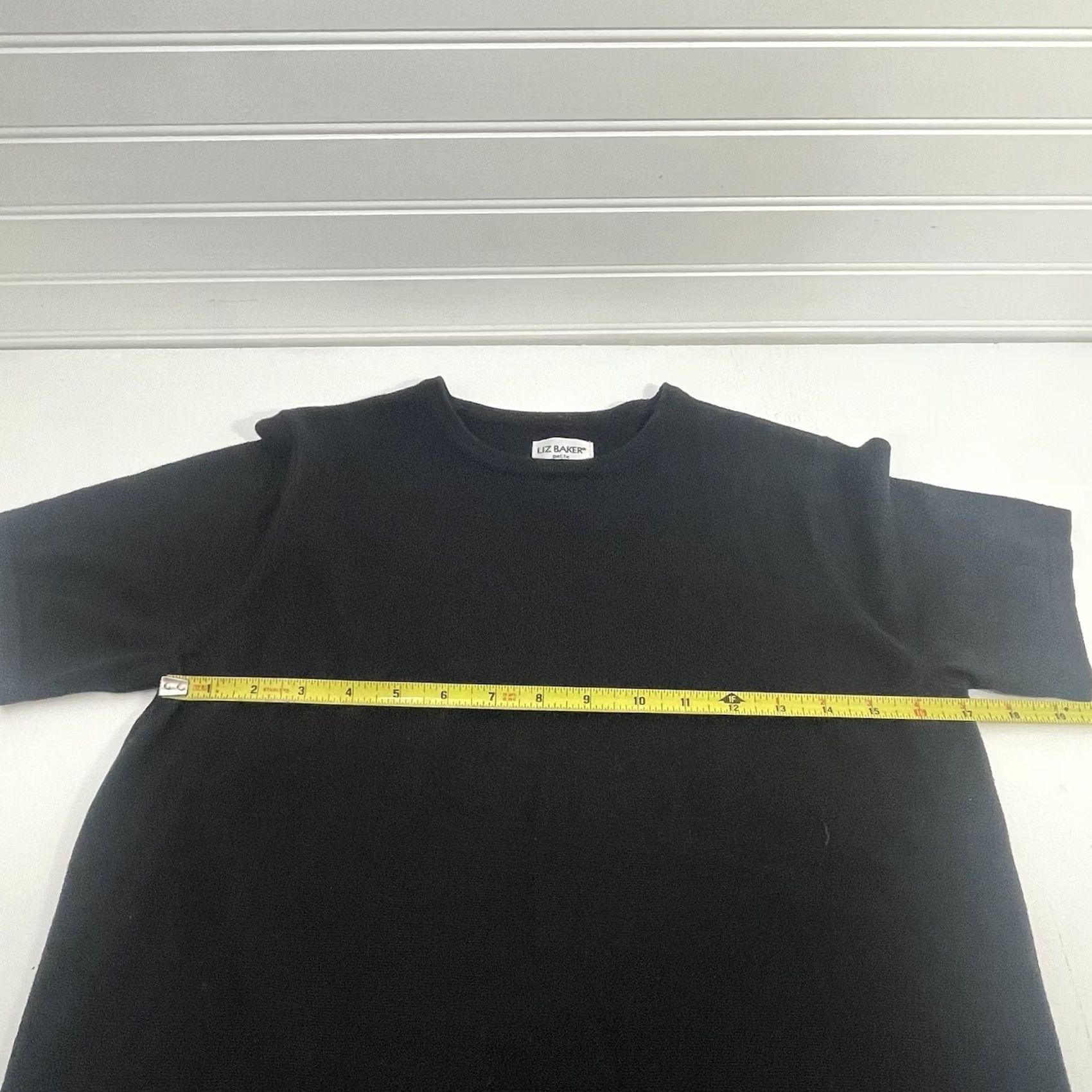 Vintage Liz Baker Short Sleeve Shirt Women Small Black Crew Neck Pullover Knit Blouse Basic Regular Sleeve Short Crew Neck RN#93677 Females Size S / US 4 / IT 40 - 6 Thumbnail