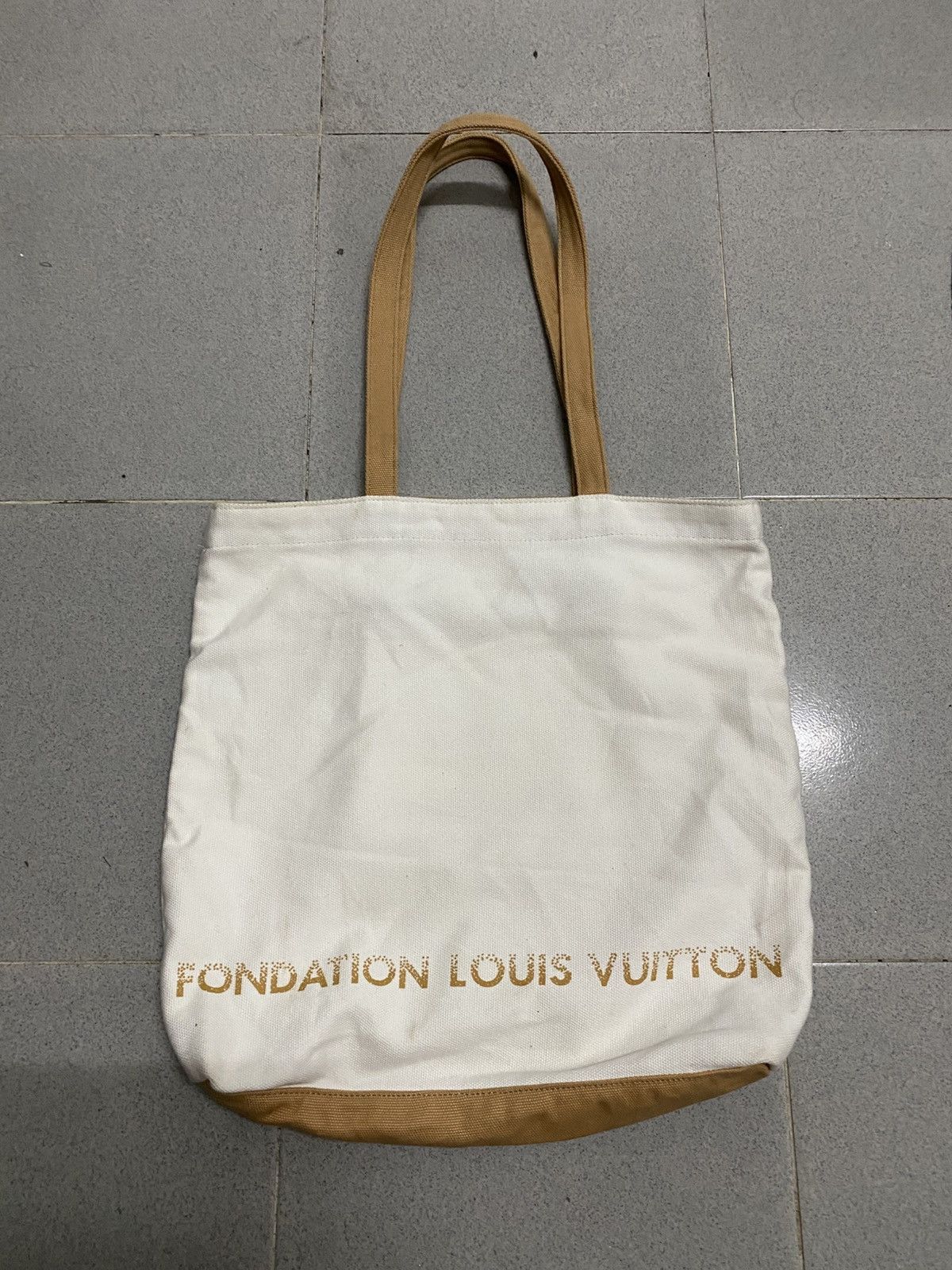 Louis Vuitton Fondation Louis Vuitton totebag Size ONE SIZE - 1 Thumbnail