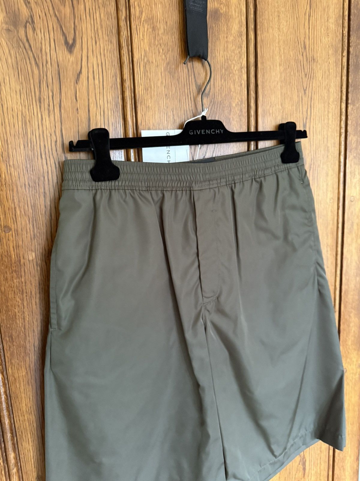 Givenchy SS24 $1.15k 🤑 Givenchy logo nylon baggy track shorts 46 Size US 30 / EU 46 - 12 Thumbnail