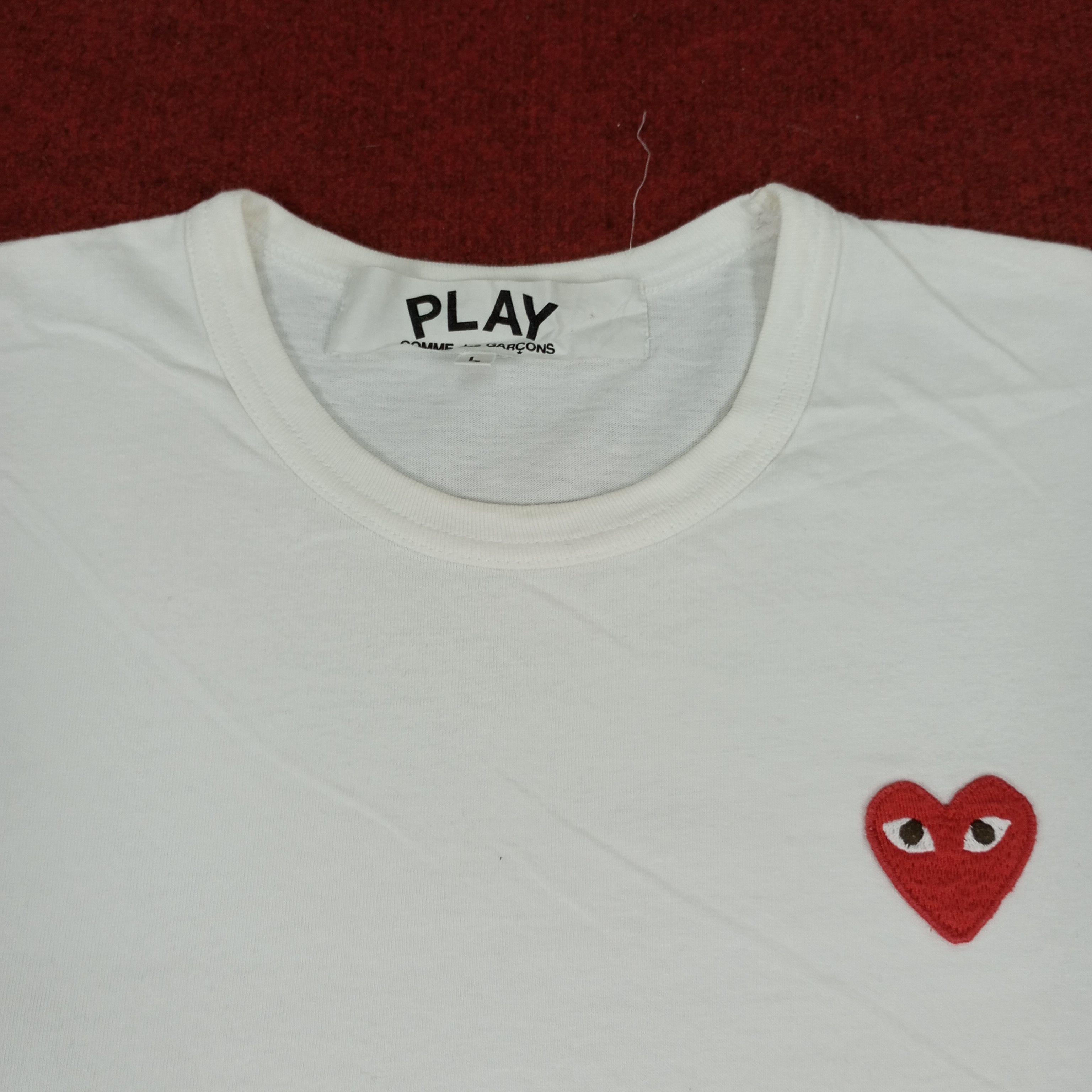 Comme des Garcons × Japanese Brand × Vintage Play Comme Des Garcons Japanese Brand Designer Tshirt Size US M / EU 48-50 / 2 - 3 Thumbnail