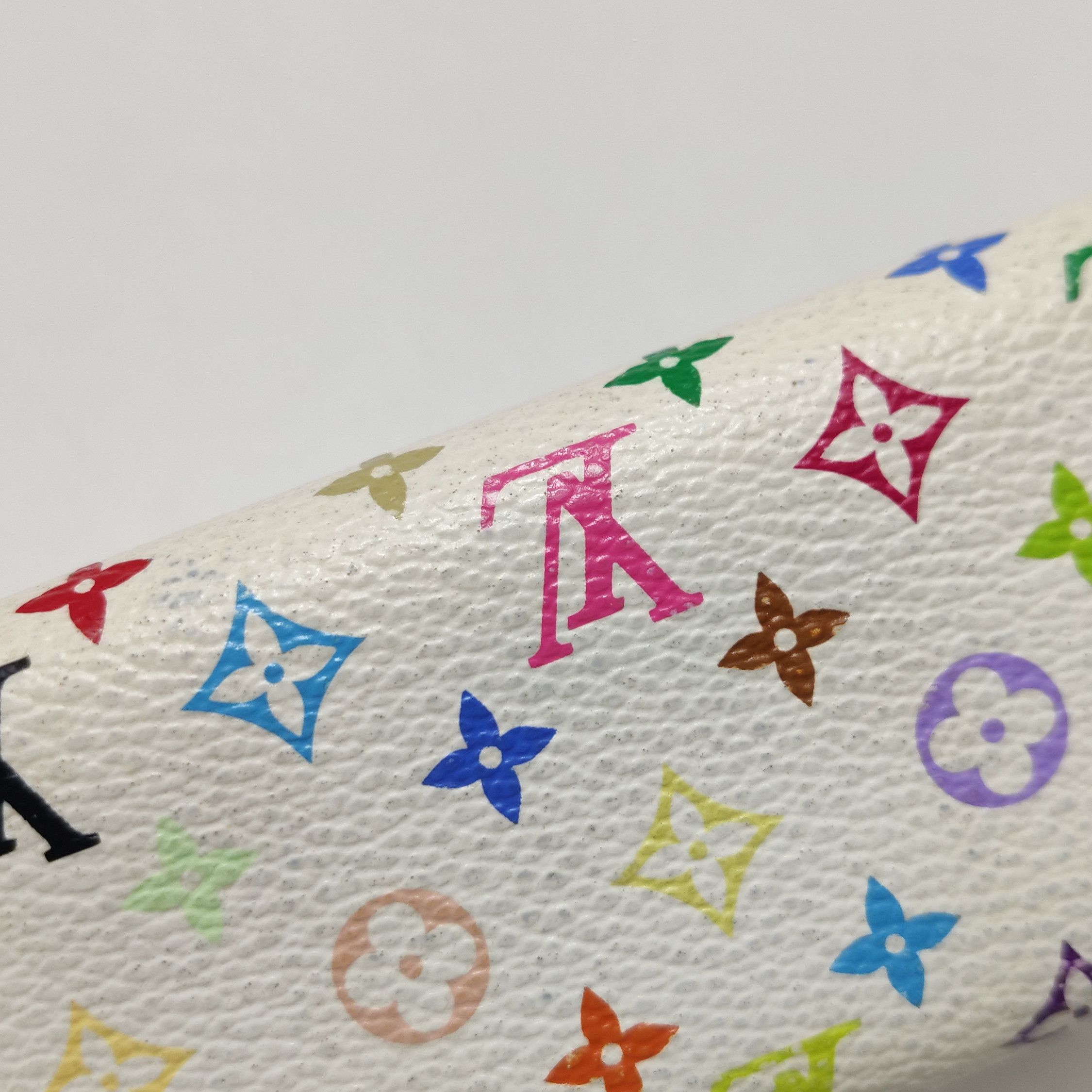 Louis Vuitton Louis Vuitton (LV) white tri-color snap button key bag -y25 Size ONE SIZE - 8 Thumbnail