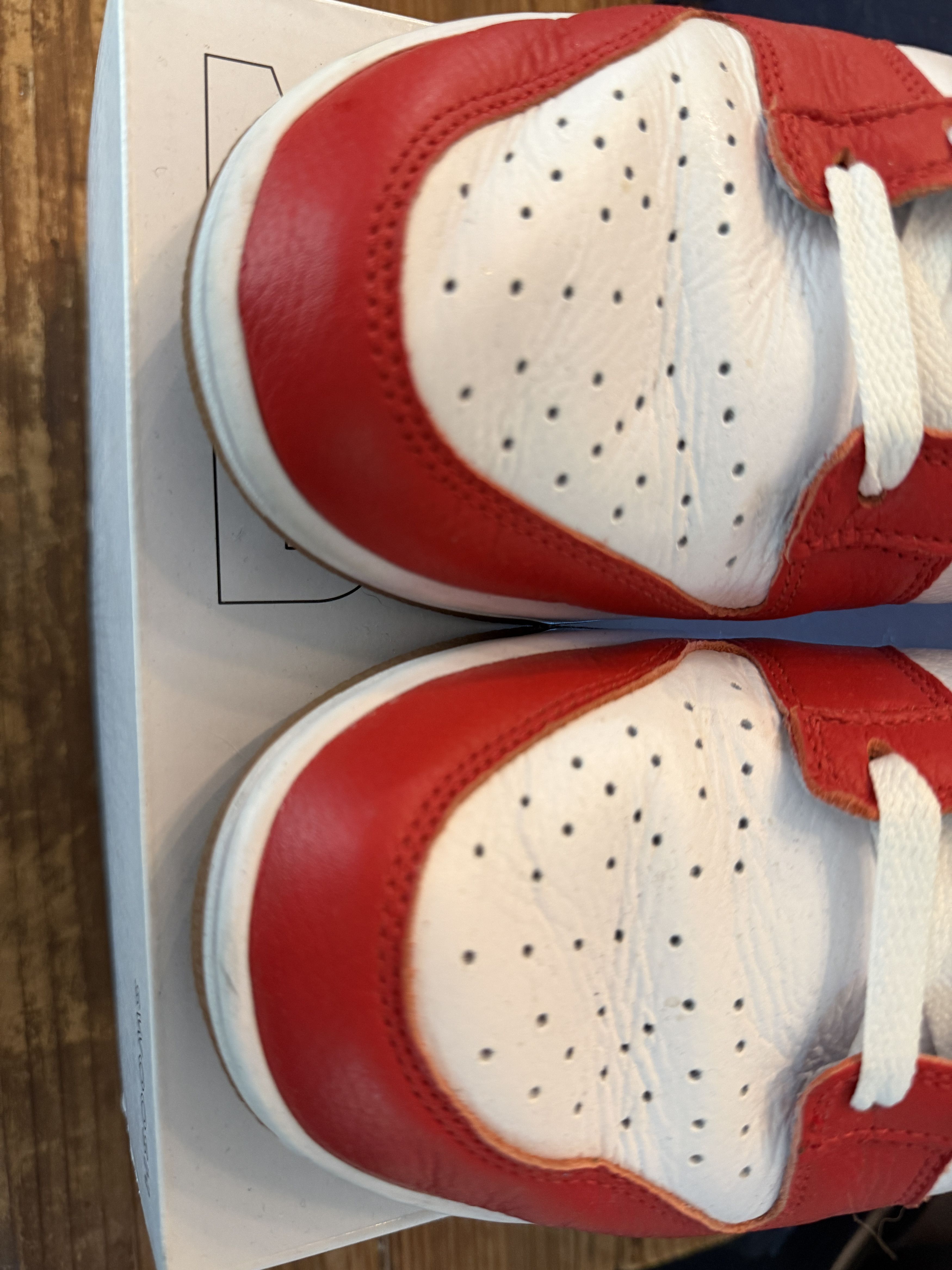 Nike Dunk Low Chicago w/ Gum Sole - AJ1 Jordan BRED Size US 9.5 / EU 42-43 - 7 Thumbnail