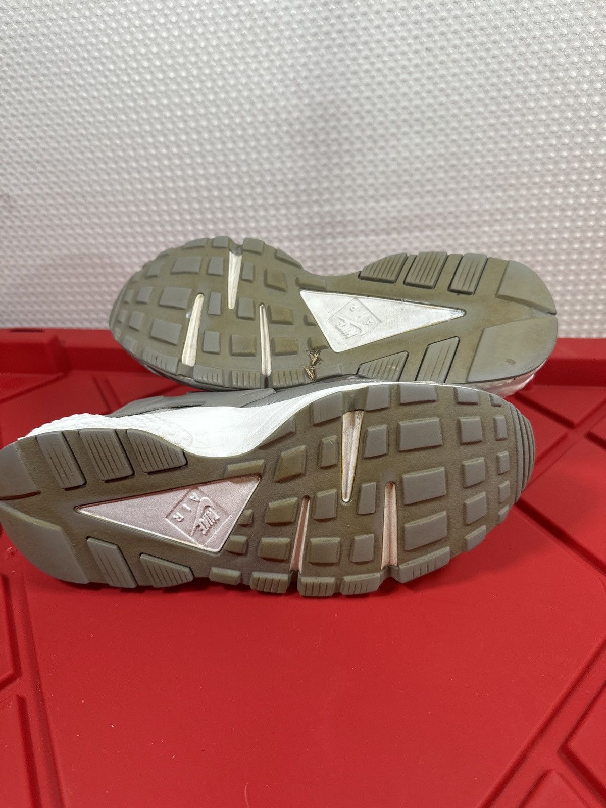 Nike Nike Women's Air Huarache Run SE Running Metallic Silver Size US 8.5 / IT 38.5 - 7 Thumbnail