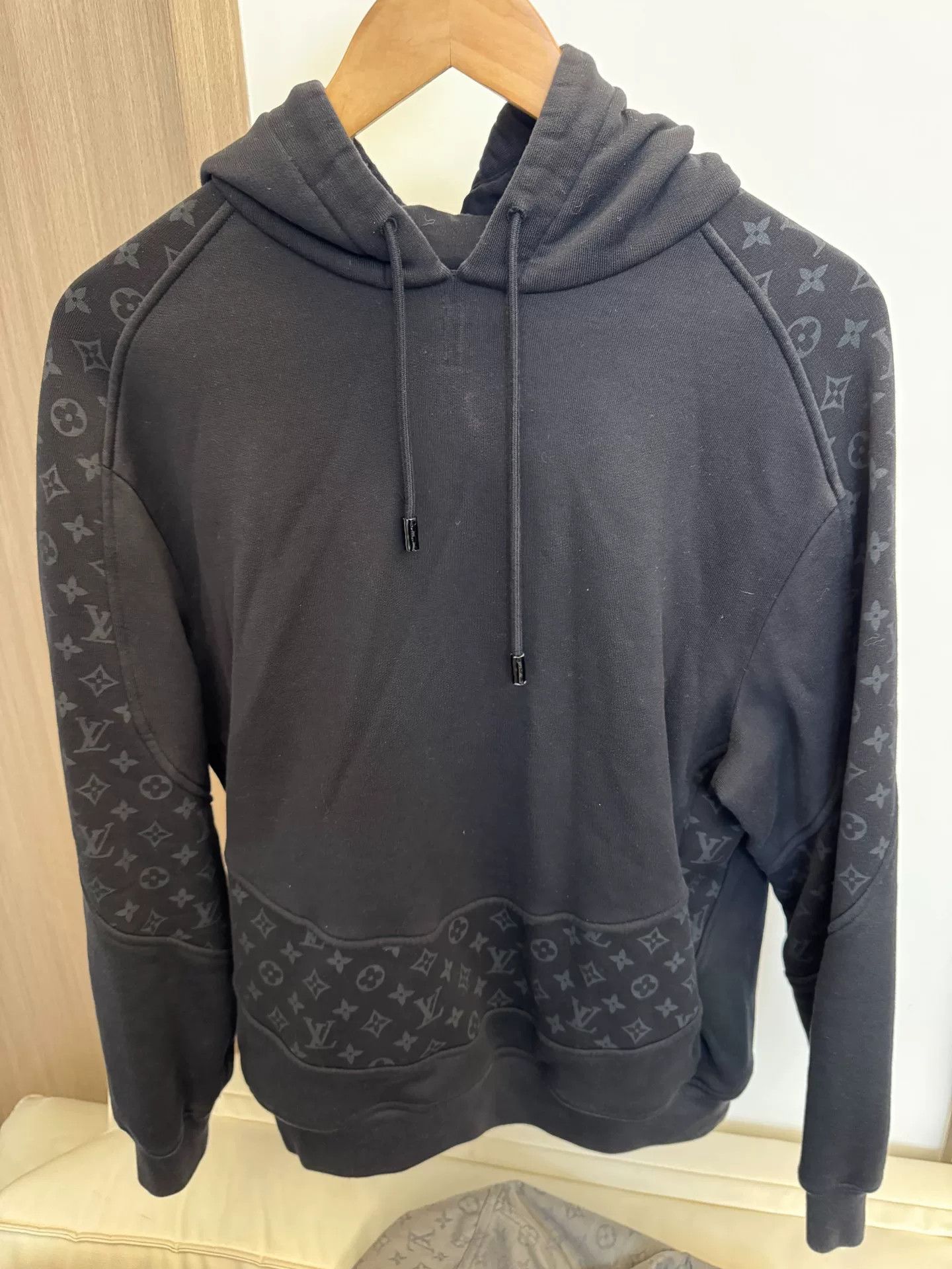 Louis Vuitton Louis Vuitton Black Monogram Sweatshirt M Size Size US M / EU 48-50 / 2 - 1 Thumbnail