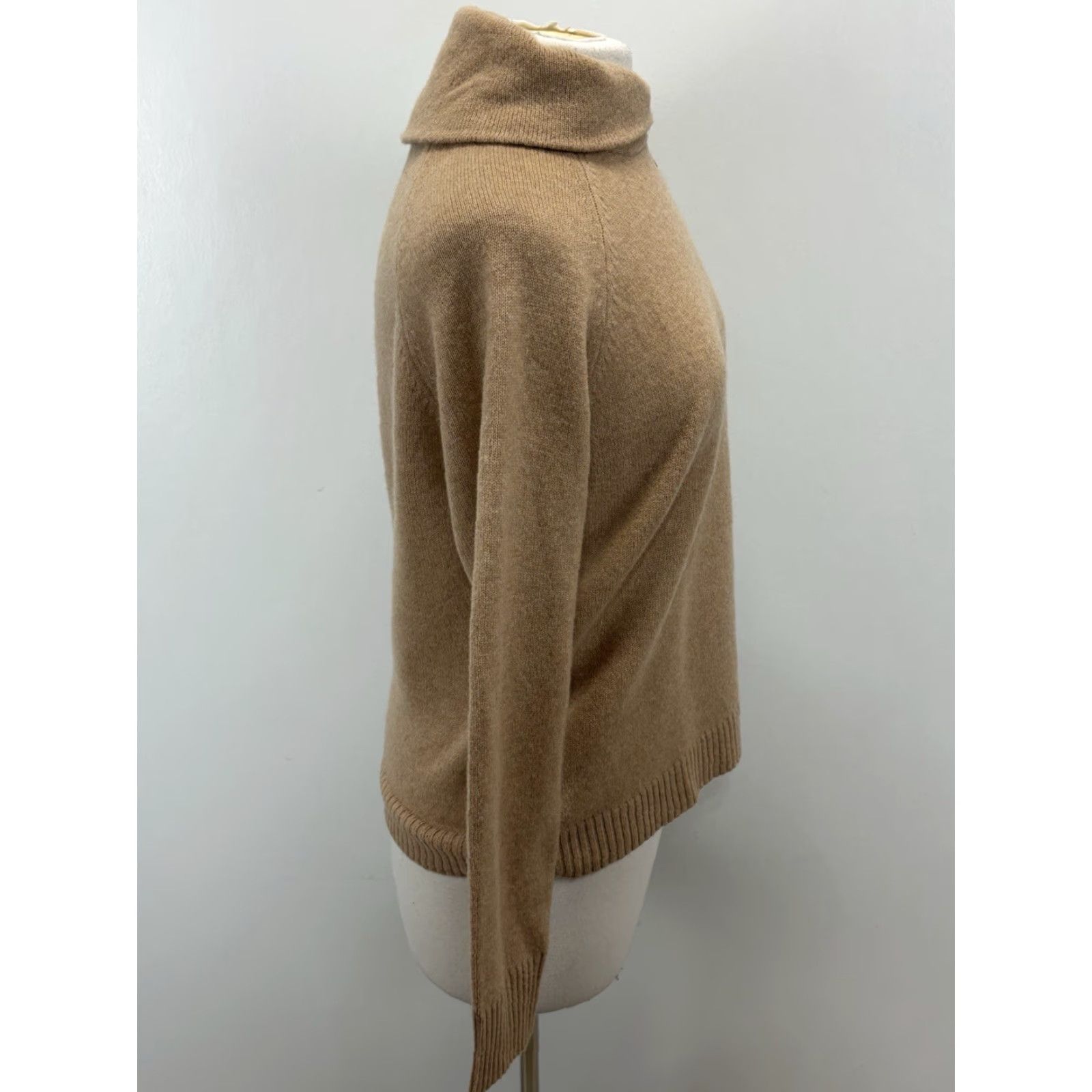 Ralph Lauren VINTAGE Lauren Ralph Lauren Lambswool Sweater Women Large Camel Buckles Old Money Preppy Size L / US 10 / IT 46 - 4 Thumbnail