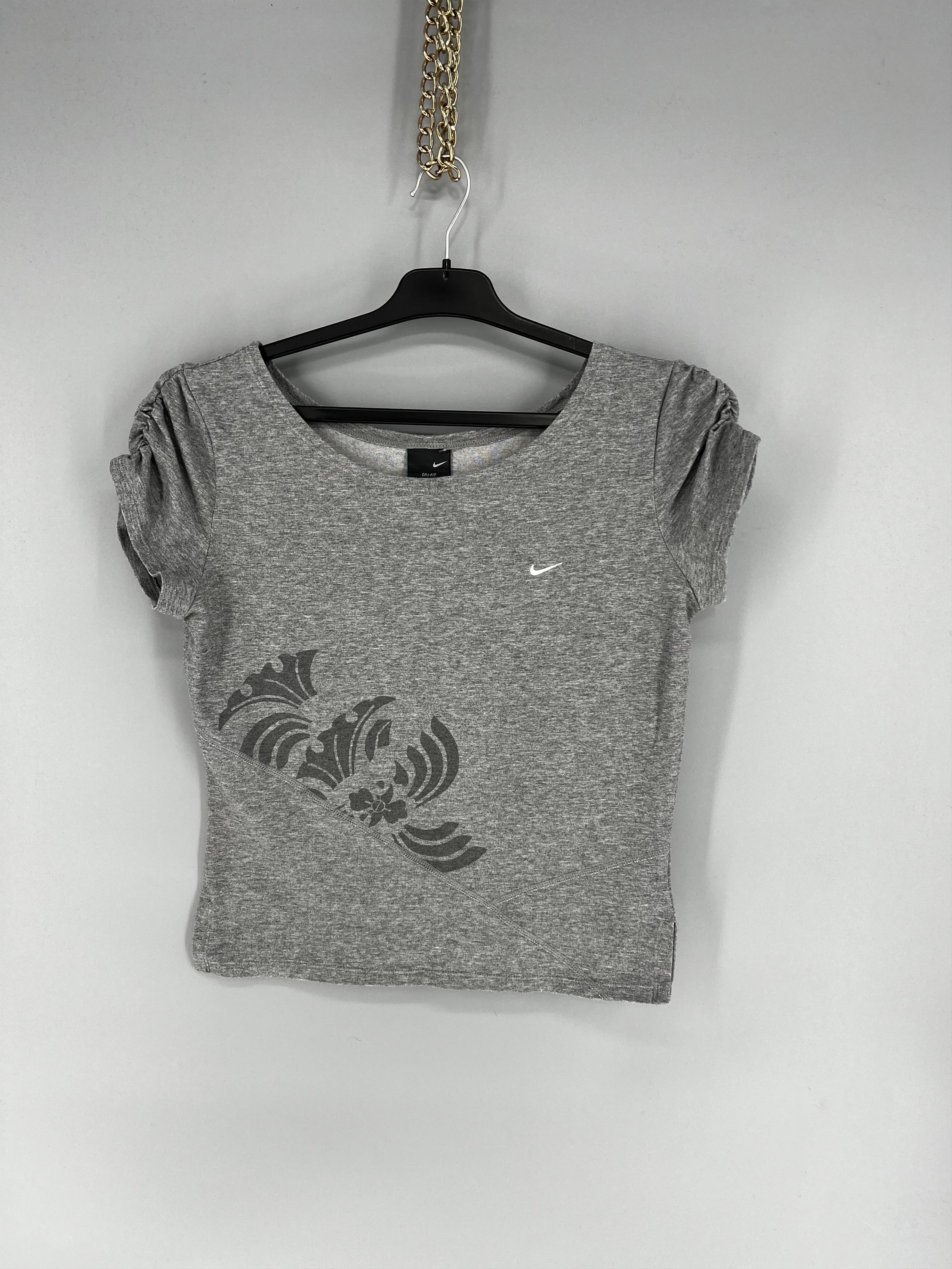 Nike Vintage 90s Nike Big Logo Faded T-shirt Streetwear Style Size M / US 6-8 / IT 42-44 - 1 Thumbnail