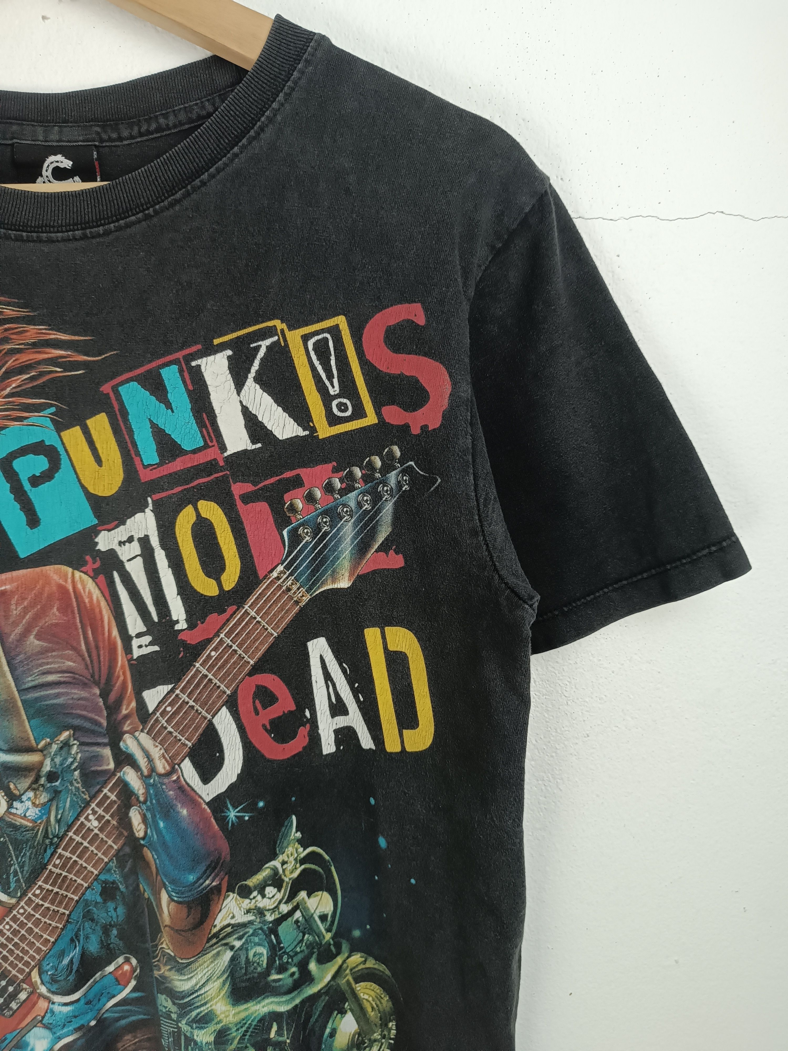 Band Tees VINTAGE Y2K PUNKS NOT DEAD GUITAR MOHAWK SEDITIONARIES TEE Size US S / EU 44-46 / 1 - 12 Thumbnail