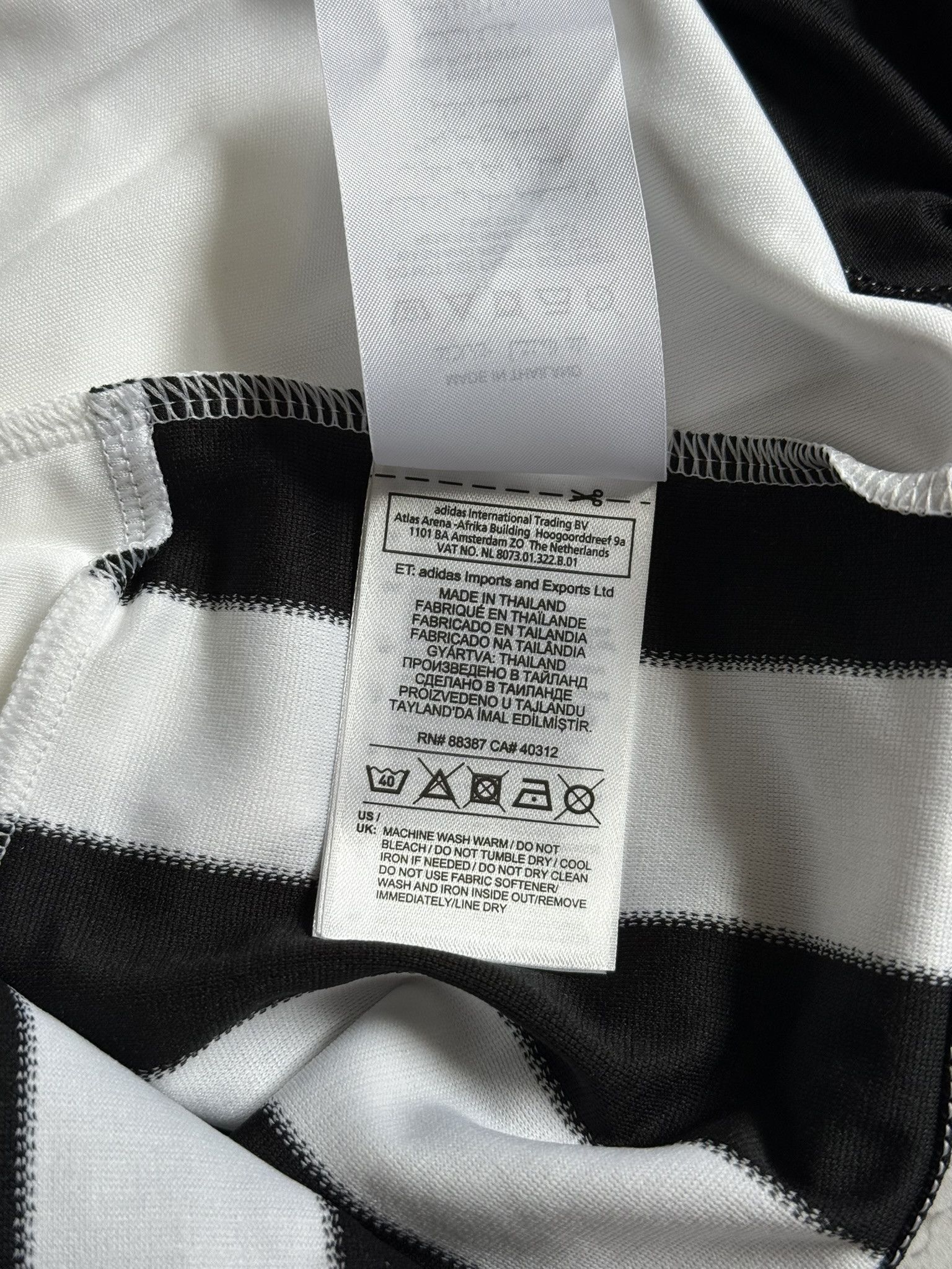 Adidas JUVENTUS 2015 2016 HOME SHIRT SOCCER JERSEY ADIDAS SIZE M Size US M / EU 48-50 / 2 - 14 Thumbnail
