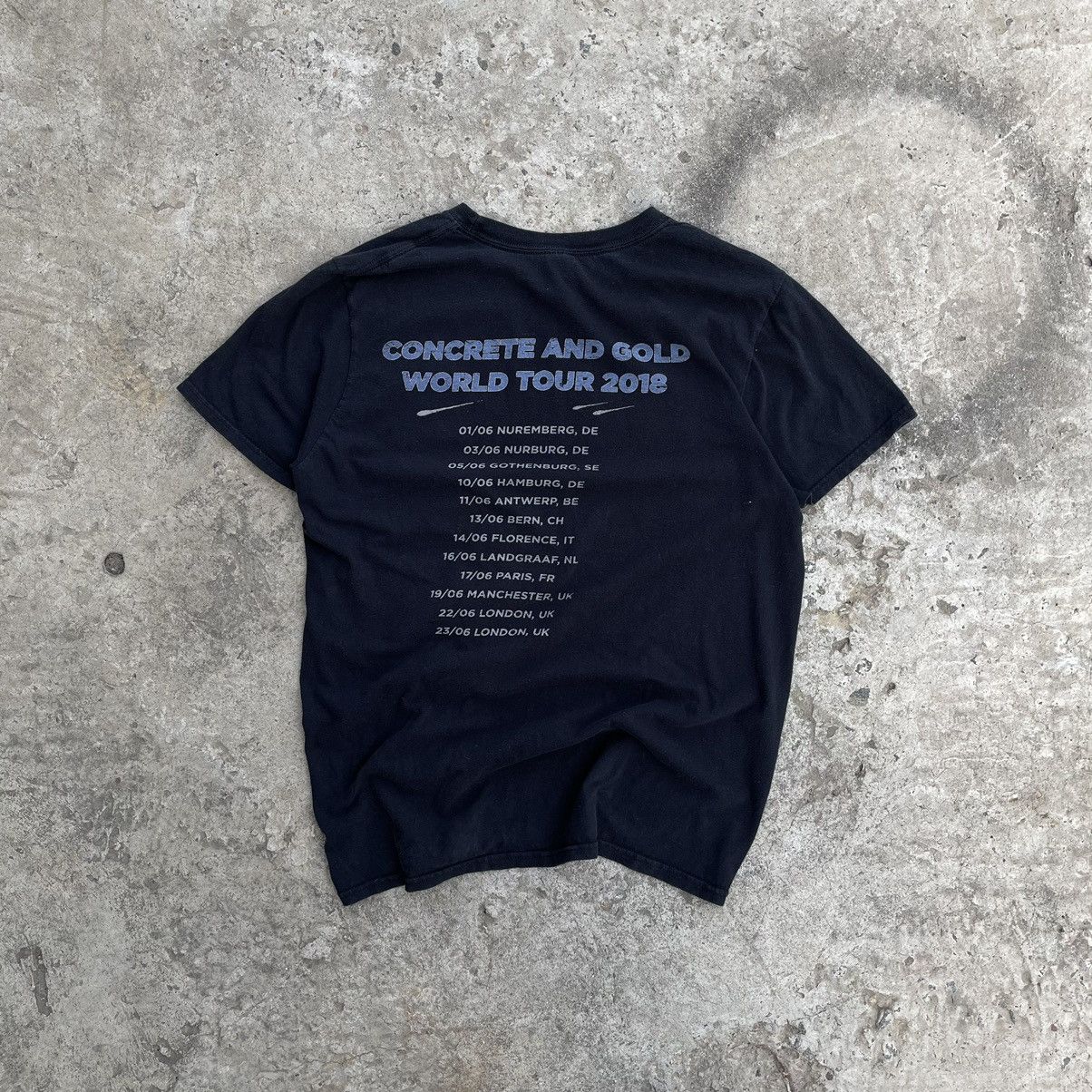 Band Tees Vintage T-shirts Foofighters Big Logo Tour 00s Rock Band Y2K Size US M / EU 48-50 / 2 - 4 Thumbnail