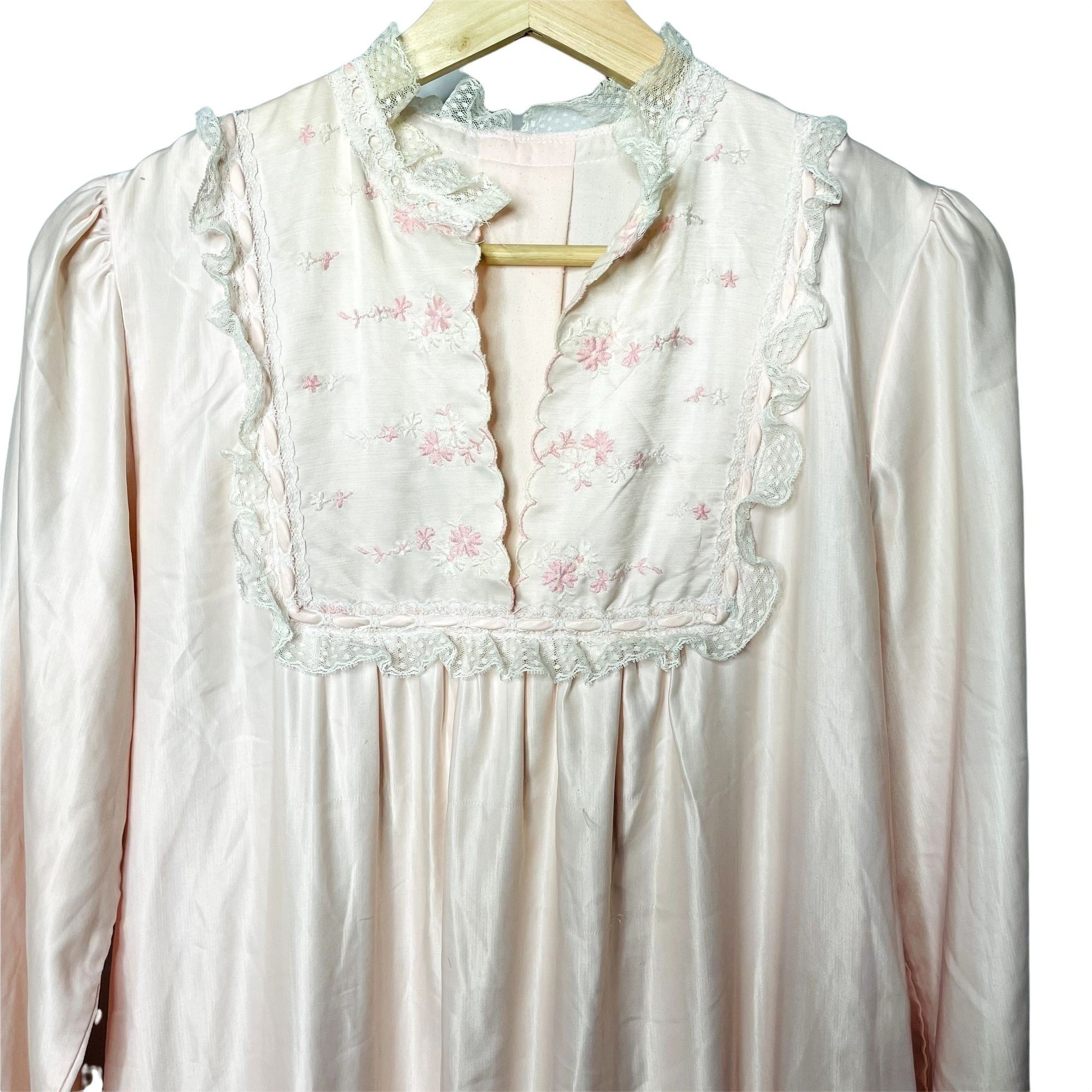 Other Vintage Pink Satin Long Nightgown Modest Sleepware Embroider Size L / US 10 / IT 46 - 7 Thumbnail