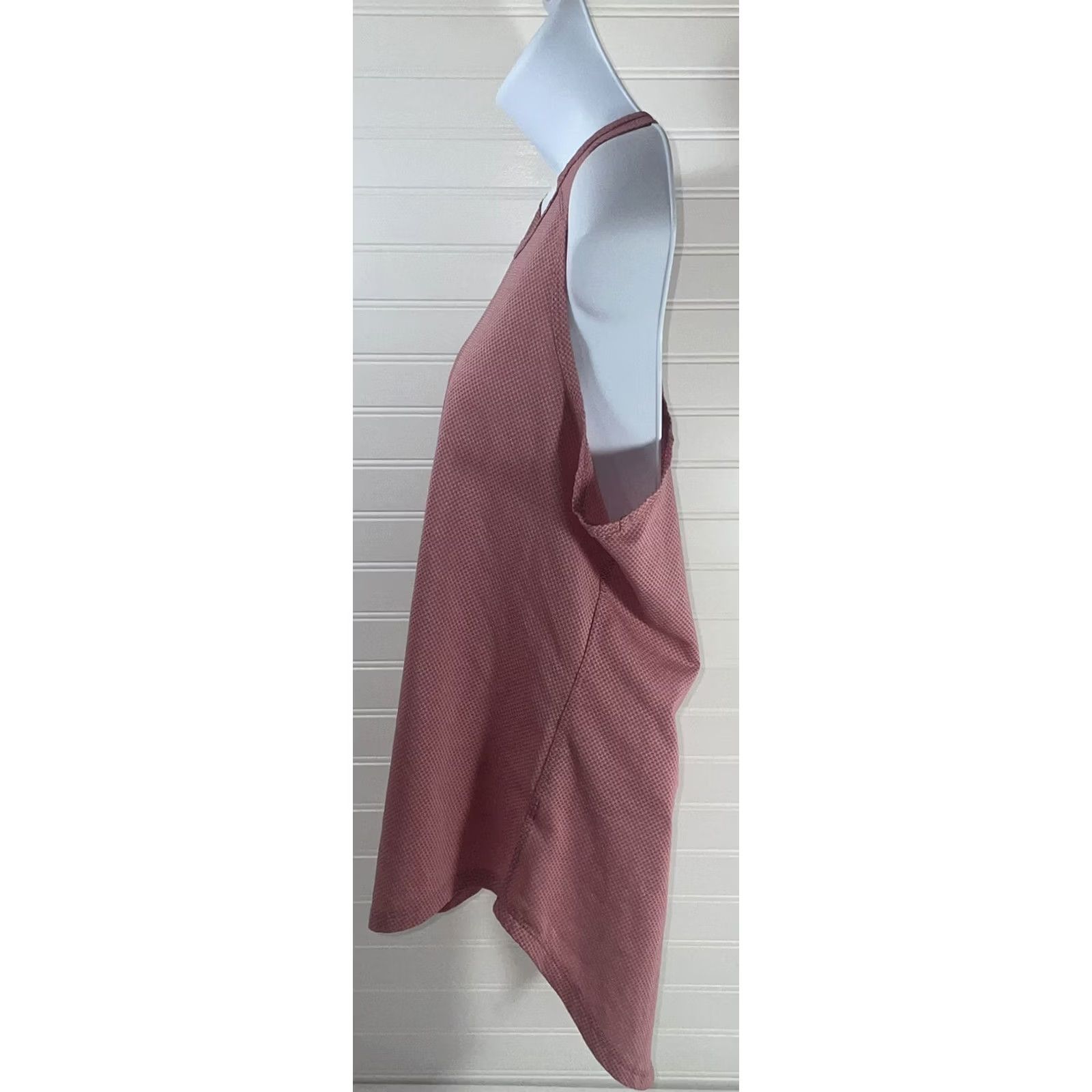 Athletic Works Athletic Works Shirt Womens M Rose women medium tank top color crew neck high low Size M / US 6-8 / IT 42-44 - 3 Thumbnail