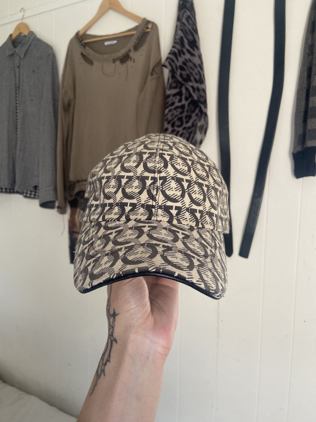 Salvatore Ferragamo FERRAGAMO GANCINI MONOGRAM BASEBALL HAT Size ONE SIZE - 1 Thumbnail