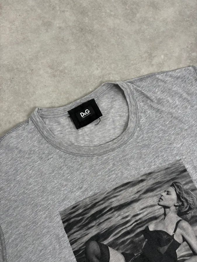 Dolce & Gabbana 2000s Dolce & Gabbana Grey Sunbathing Poolside T-Shirt Size US M / EU 48-50 / 2 - 5 Thumbnail