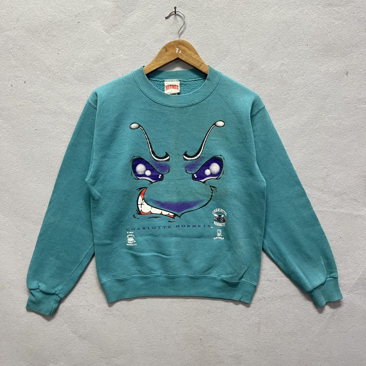 NBA Vintage 90s Charlotte Hornets Nutmeg Mills Sweatshirt Size US S / EU 44-46 / 1 - 1 Thumbnail