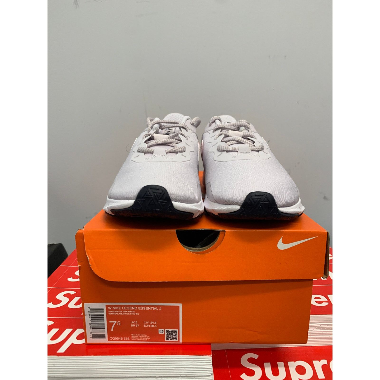 Nike Nike Legend Essential 2 Womens Training Shoes Size 7.5 Size US 7.5 / IT 37.5 - 2 Thumbnail
